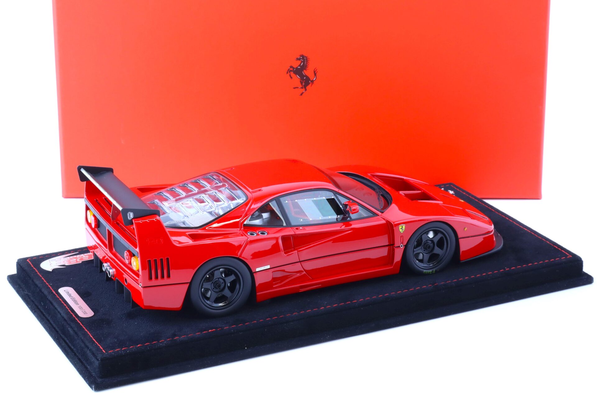 1:18 BBR Ferrari F40 LM Rosso Corsa 322 red with display - Limited Edition 200 pcs.