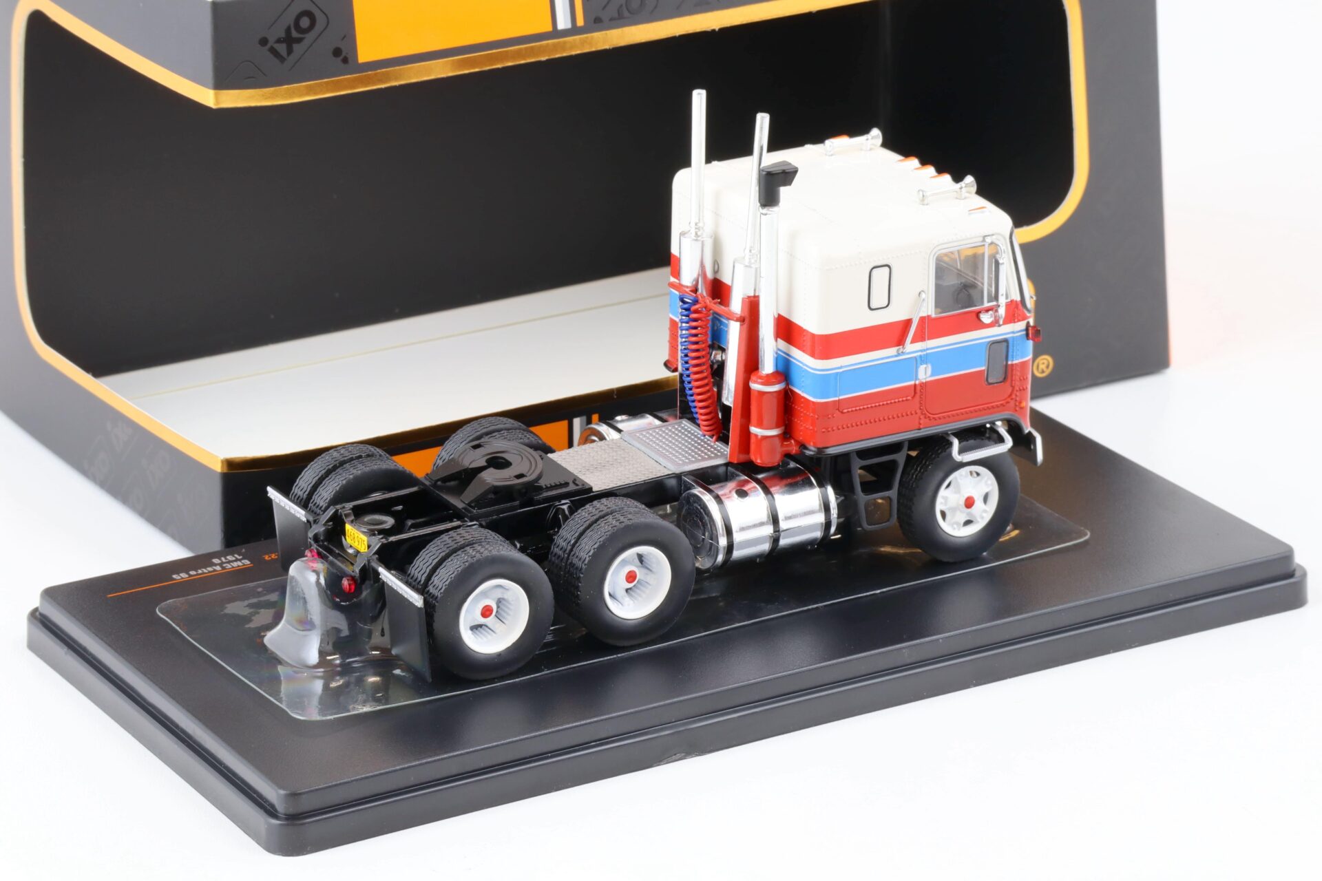 1:43 IXO GMC Astro 95 Truck white/ red/ blue 1970