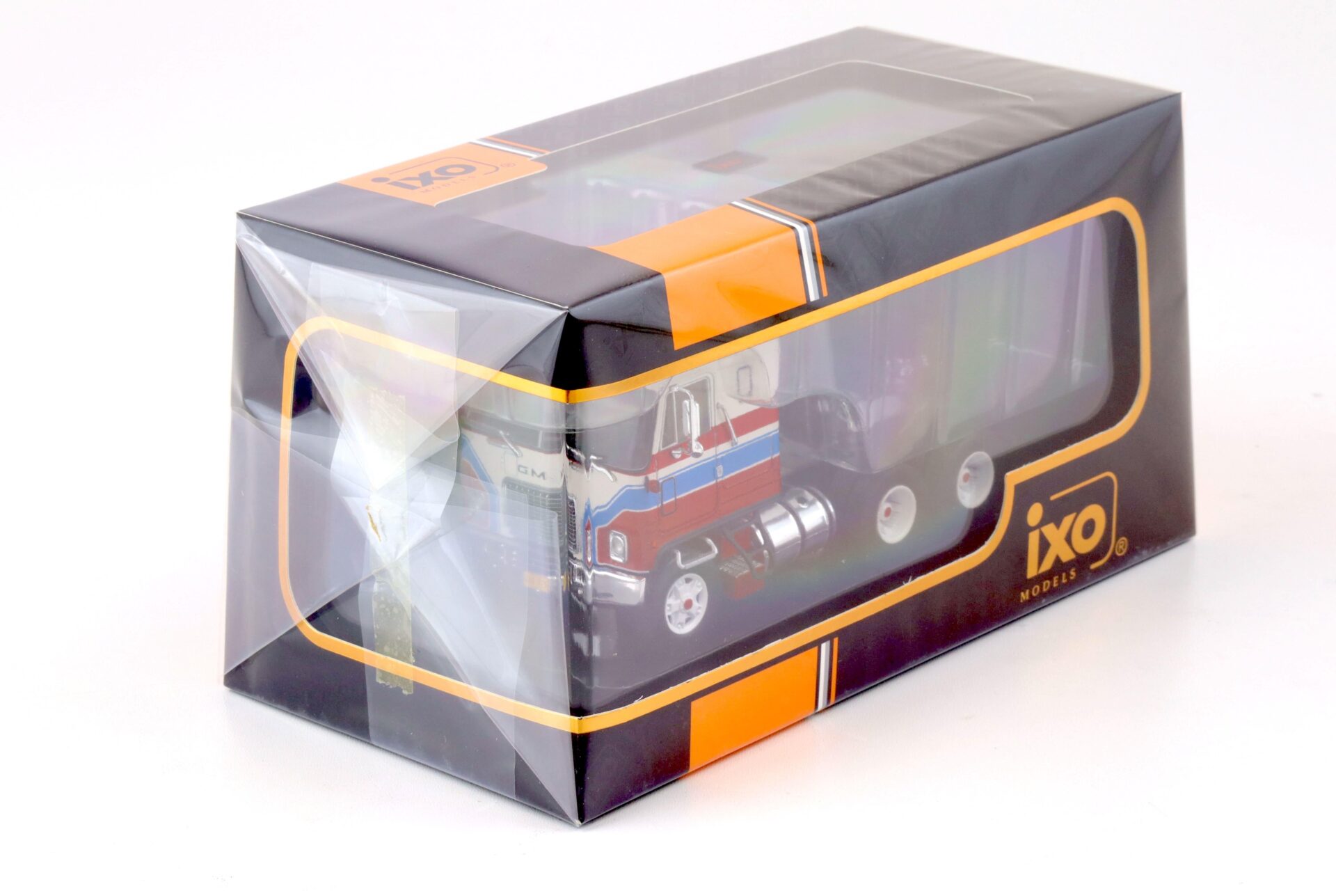 1:43 IXO GMC Astro 95 Truck white/ red/ blue 1970
