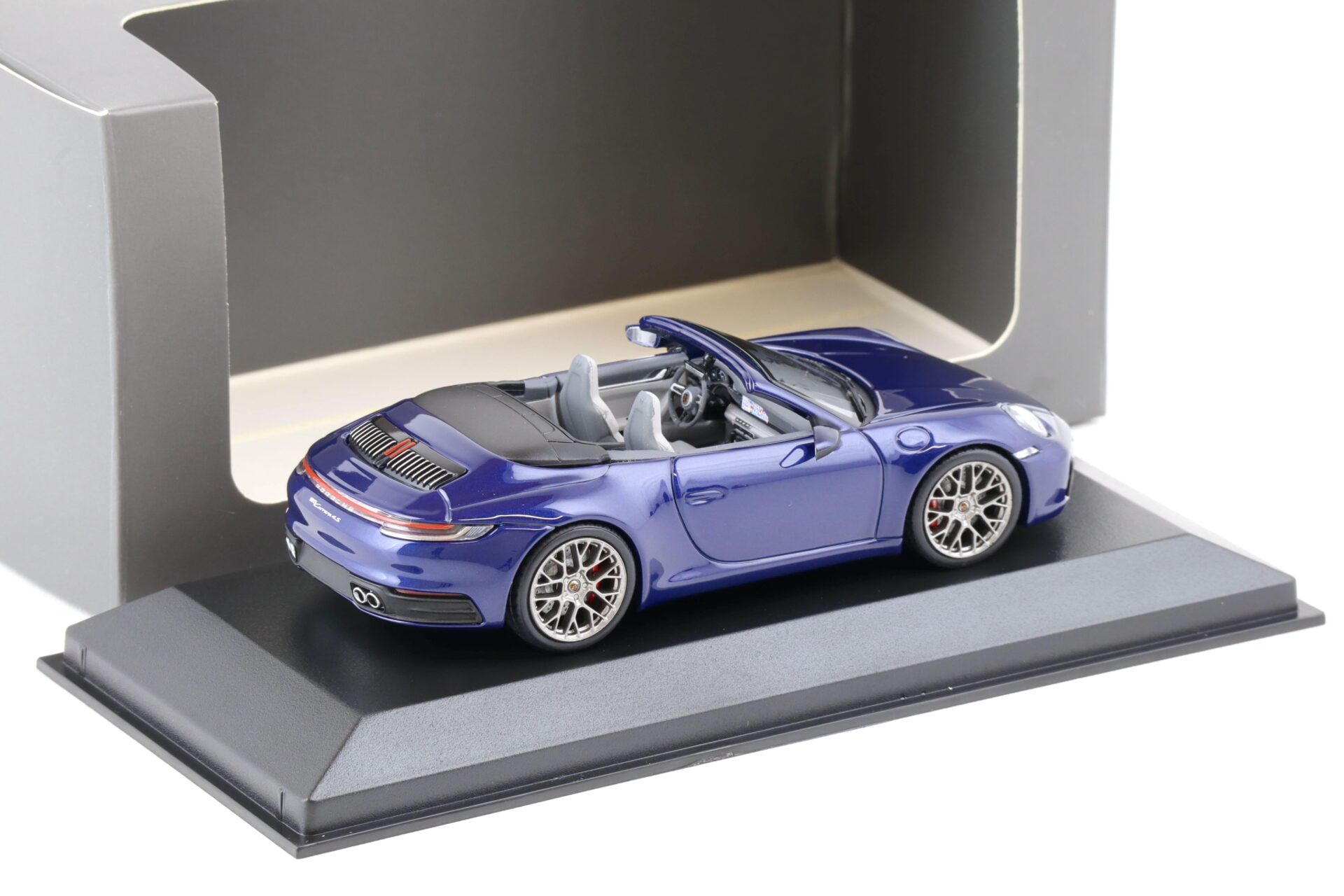 1:43 Minichamps Porsche 911 (992) Carrera 4S Cabriolet Enzian blue DEALER WAP
