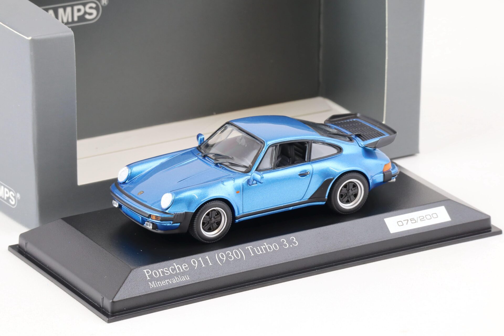 1:43 Minichamps Porsche 911 (930) Turbo 3.3 Coupe Minerva blue - CA04316036