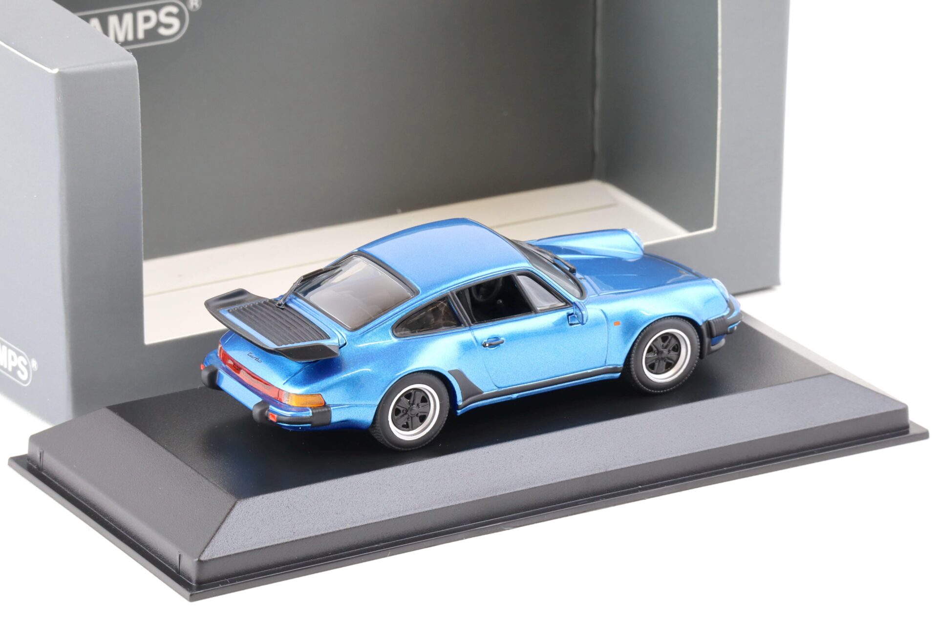 1:43 Minichamps Porsche 911 (930) Turbo 3.3 Coupe Minerva blue - CA04316036