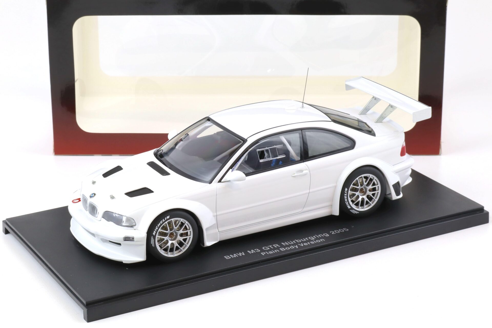 1:18 AUTOart BMW M3 (E46) GTR 24h Nürburgring 2005 Plain Body white 80553