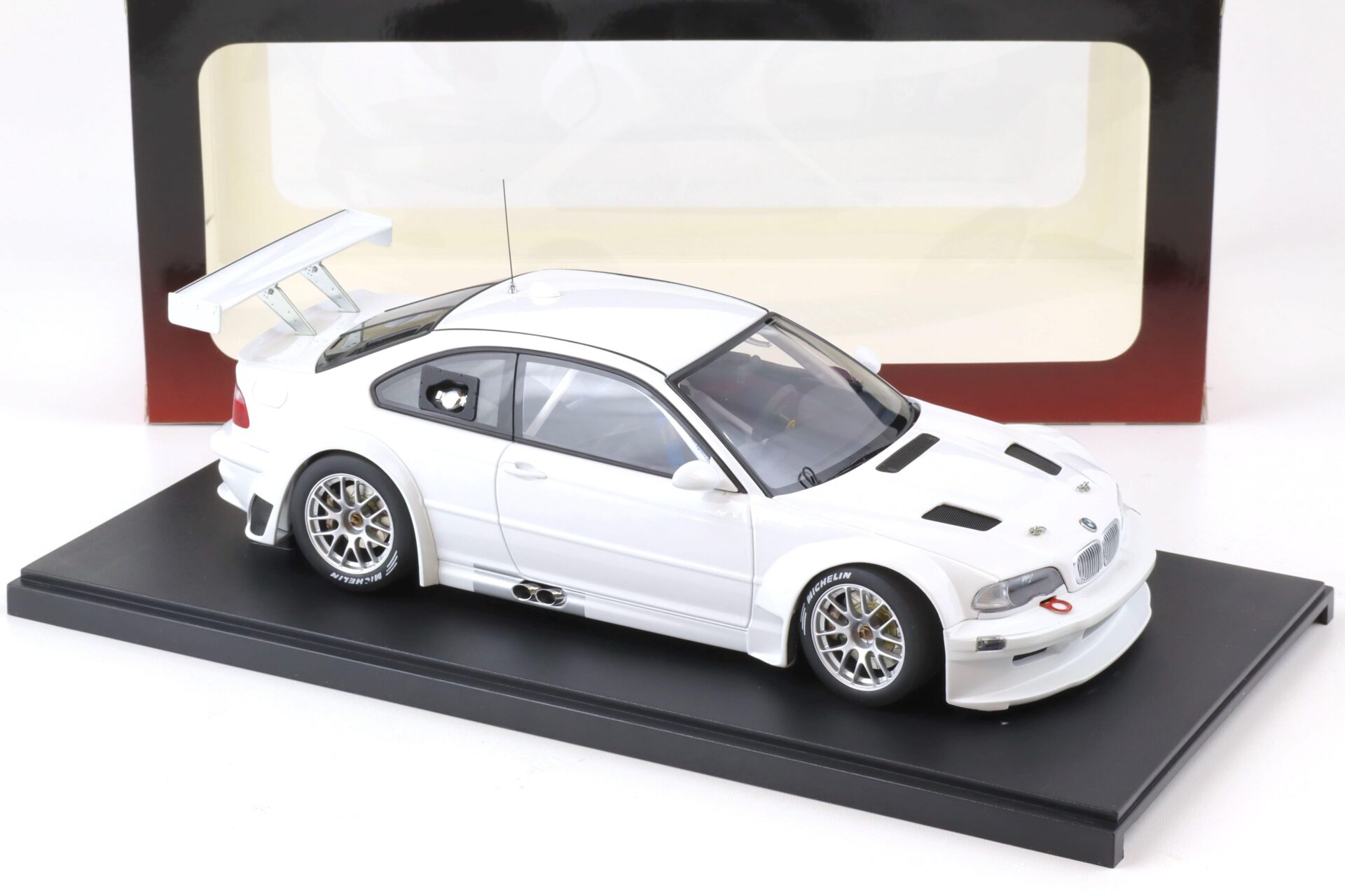 1:18 AUTOart BMW M3 (E46) GTR 24h Nürburgring 2005 Plain Body white 80553