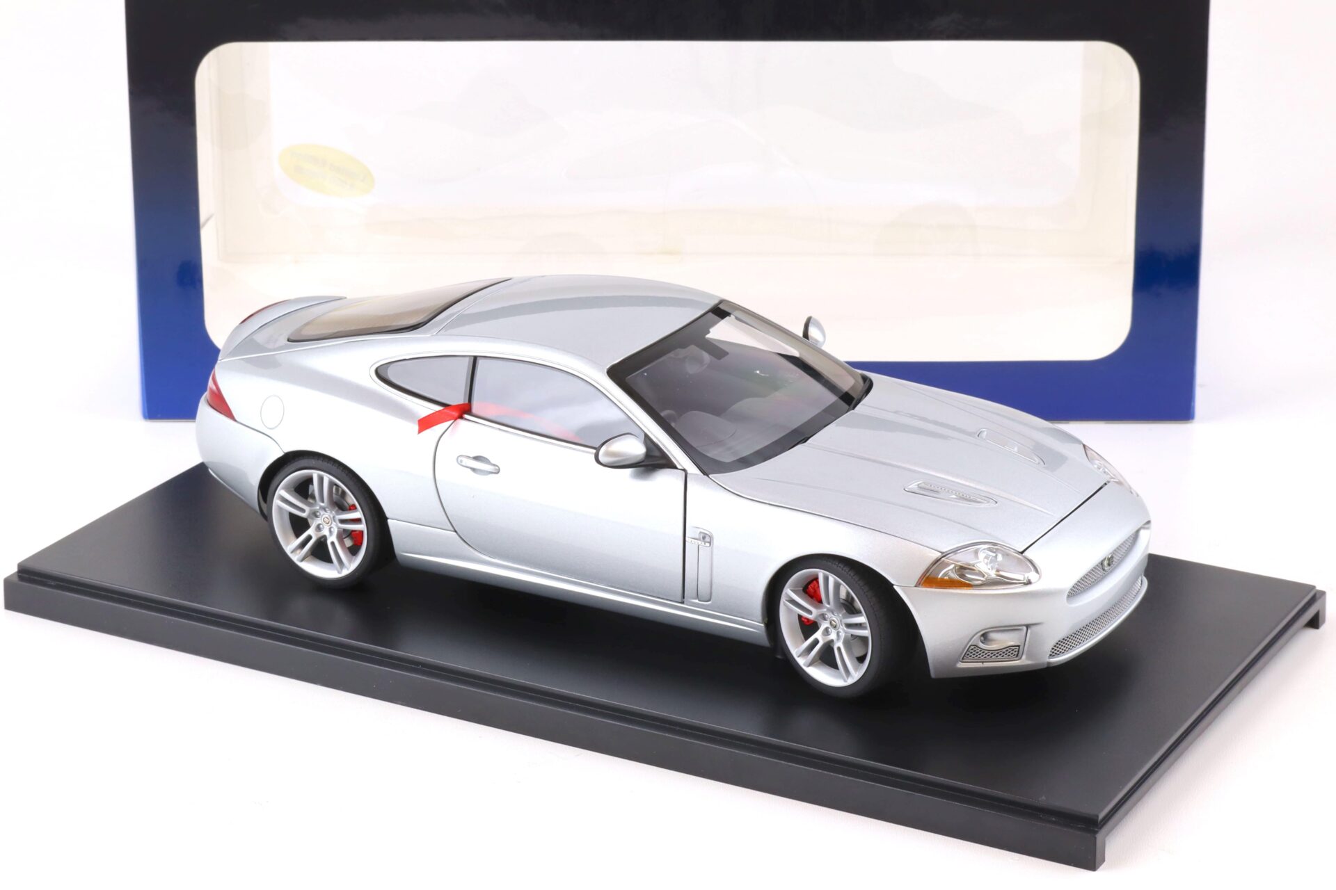 1:18 AUTOart Jaguar XKR Coupe Liquid silver 73633