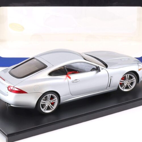 1:18 AUTOart Jaguar XKR Coupe Liquid silver 73633