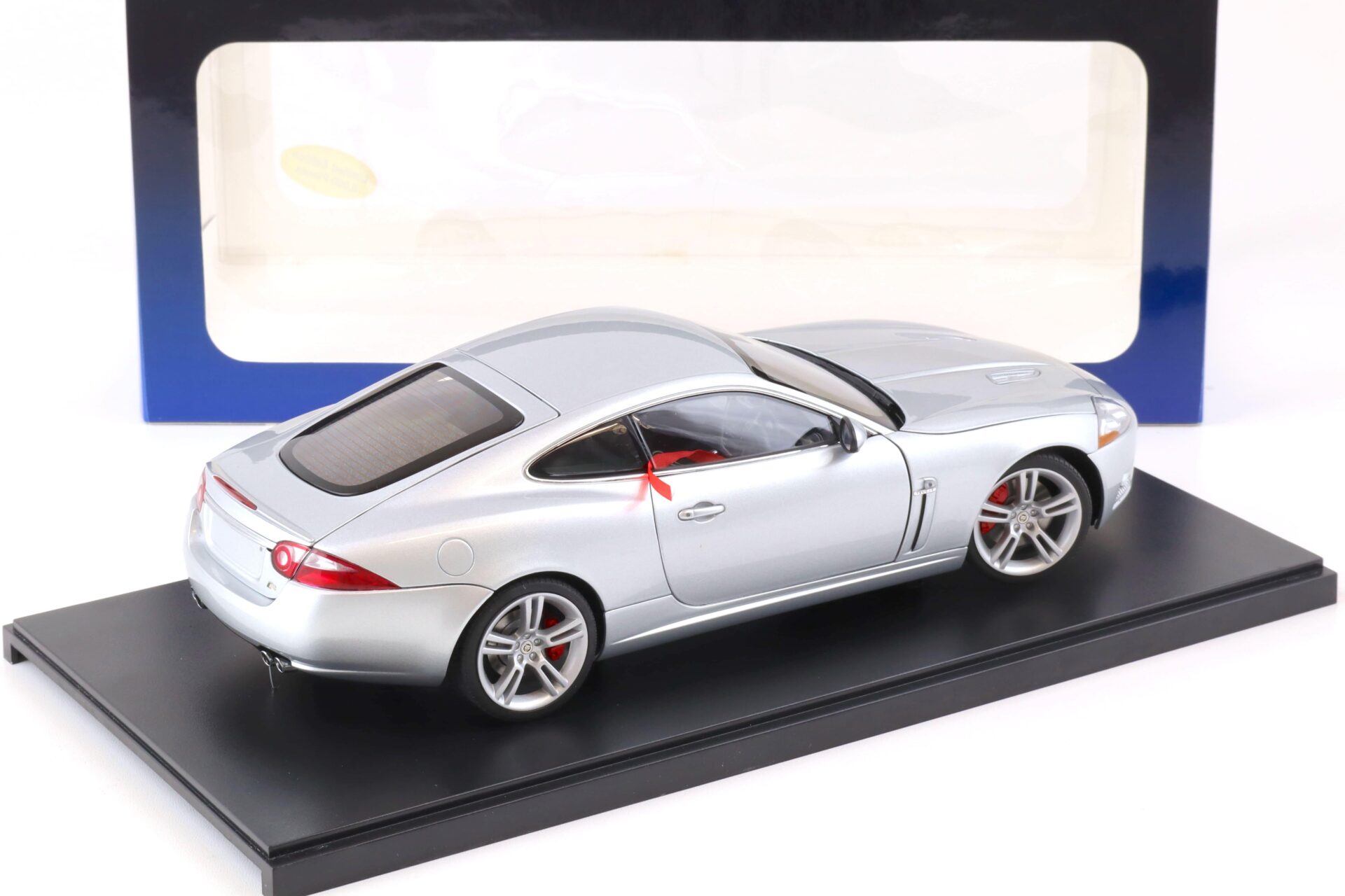 1:18 AUTOart Jaguar XKR Coupe Liquid silver 73633