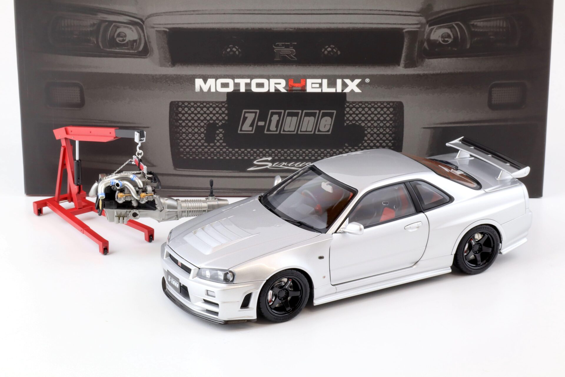 1:18 Motorhelix Nissan Skyline GT-R (R34) Z-Tune Nismo silver + engine M83404