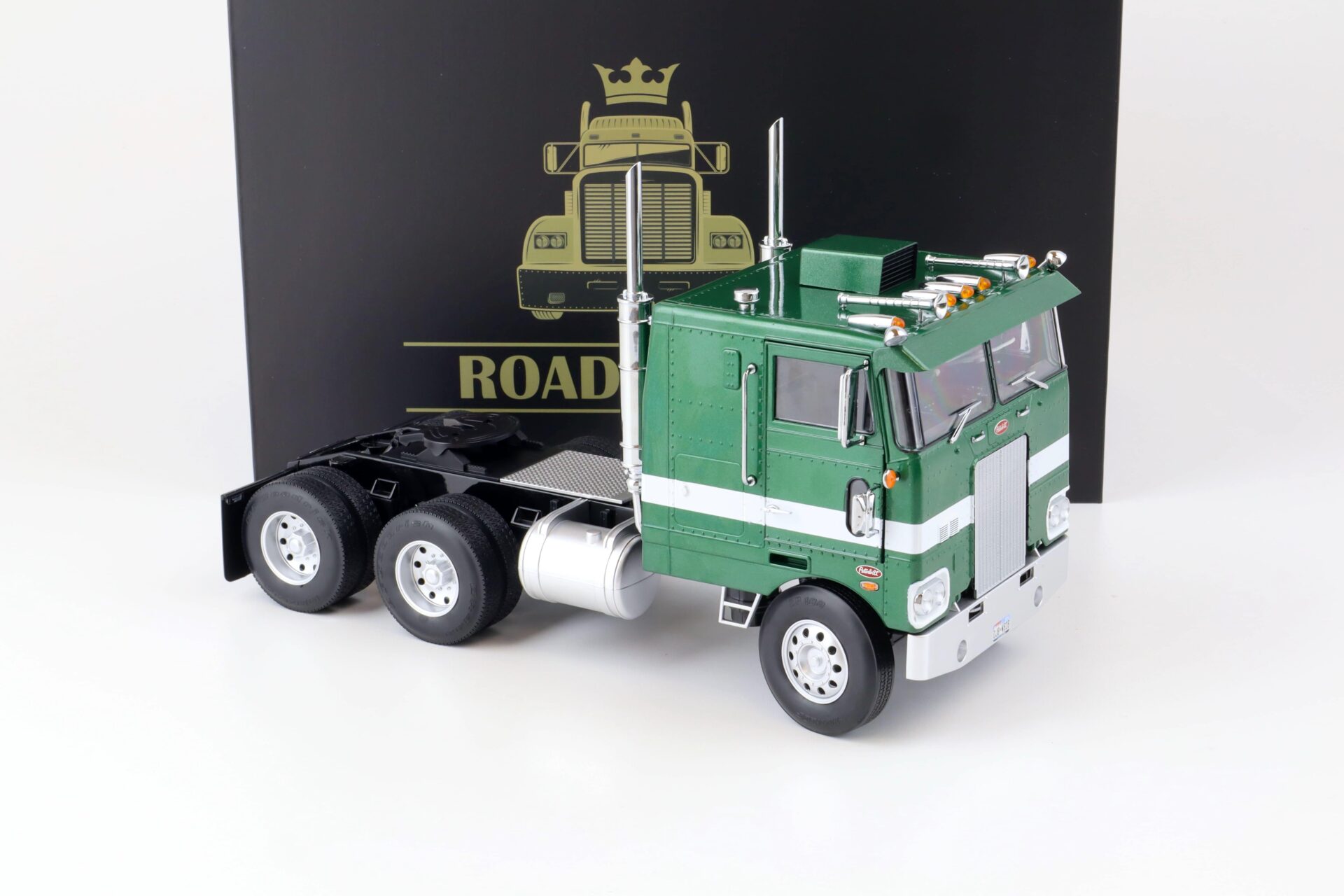 1:18 Road Kings LKW Peterbilt 352 Pacemaker 1977-1979 green metallic/ white