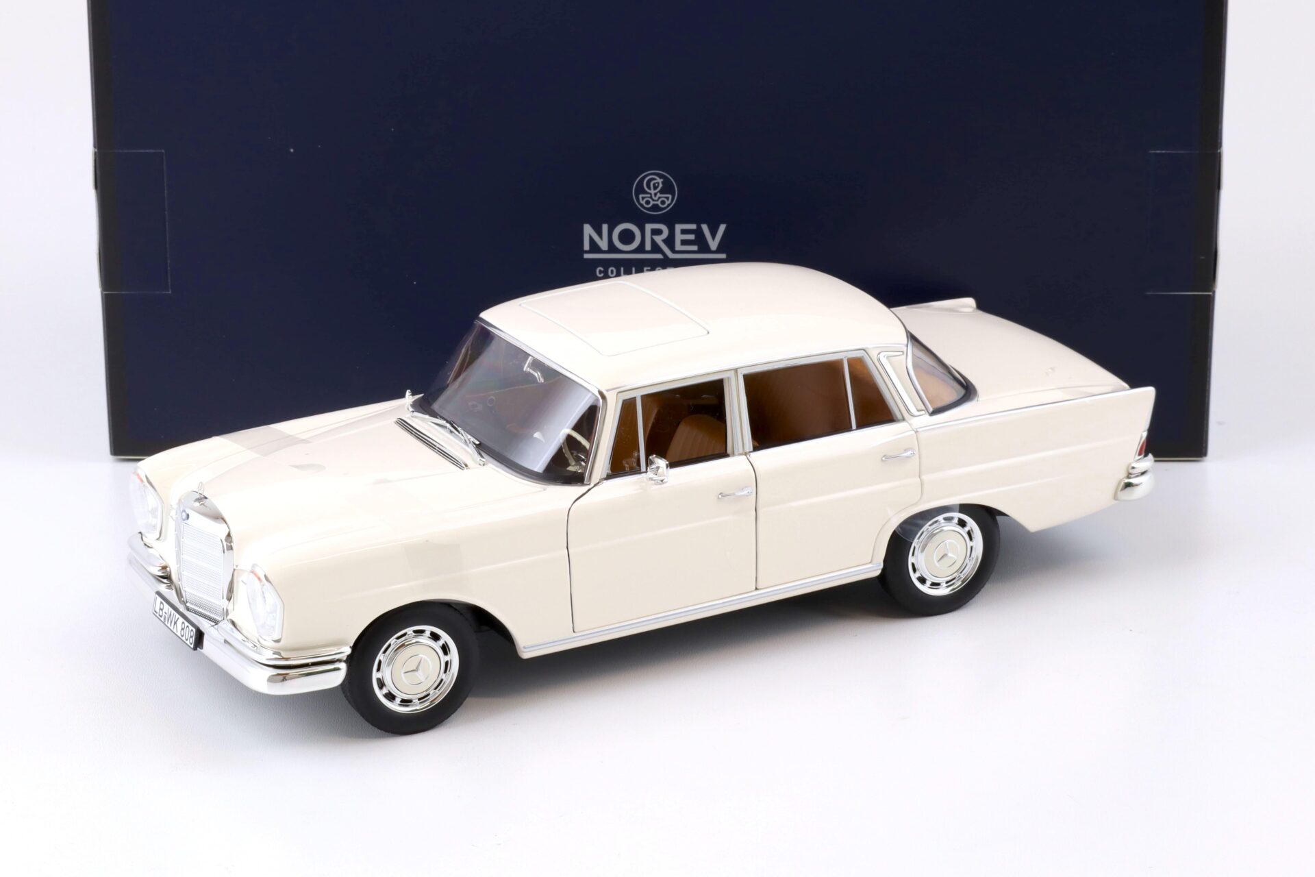 ID 75393 orig 1.jpg 1:18 Norev Mercedes-Benz 220S Heckflosse W111 beige 1965 - Limited 200 pcs.