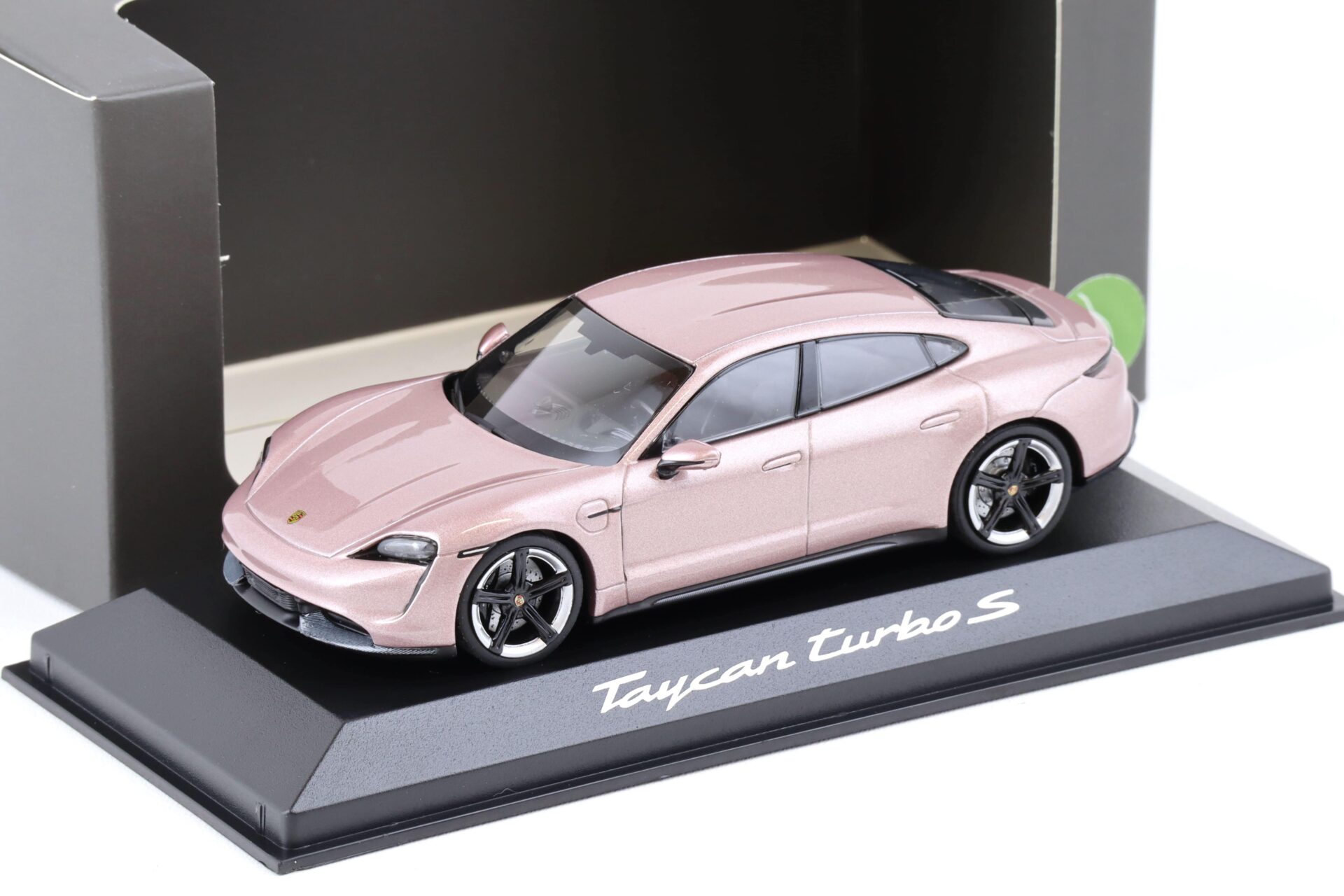 ID 75511 orig.jpg 1:43 Minichamps Porsche Taycan Turbo S frozen berry metallic WAP DEALER