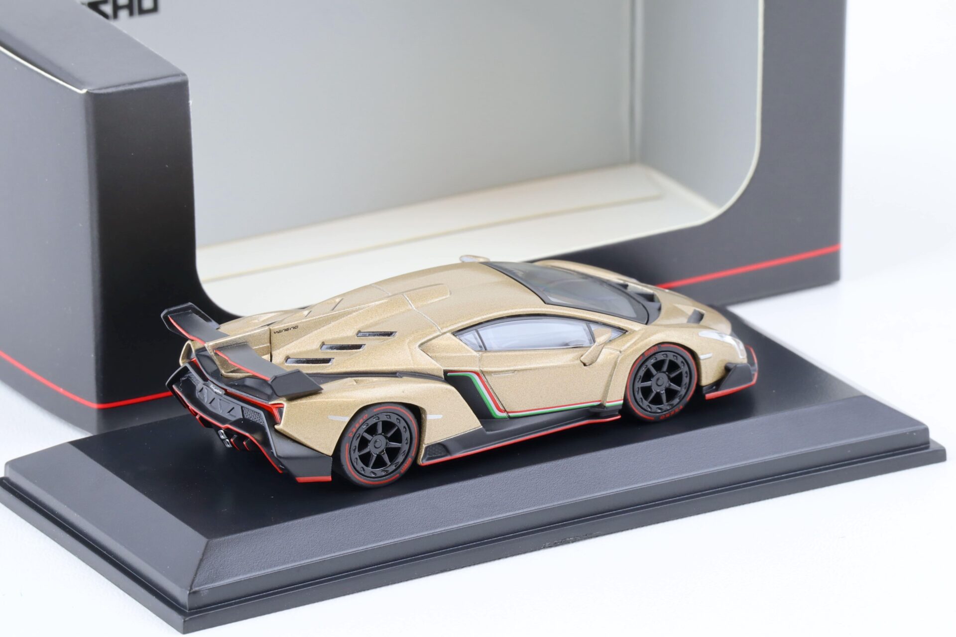 1:64 Kyosho Lamborghini Veneno Coupe gold/ red Line