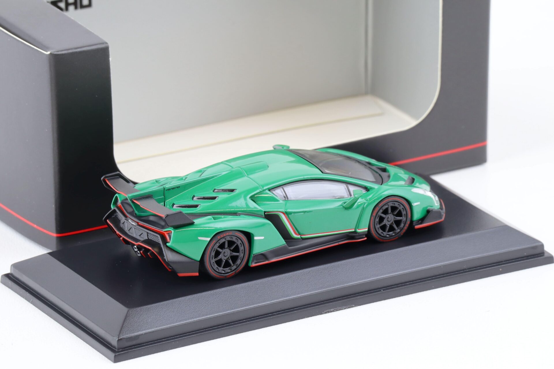 1:64 Kyosho Lamborghini Veneno Coupe green/ red Line