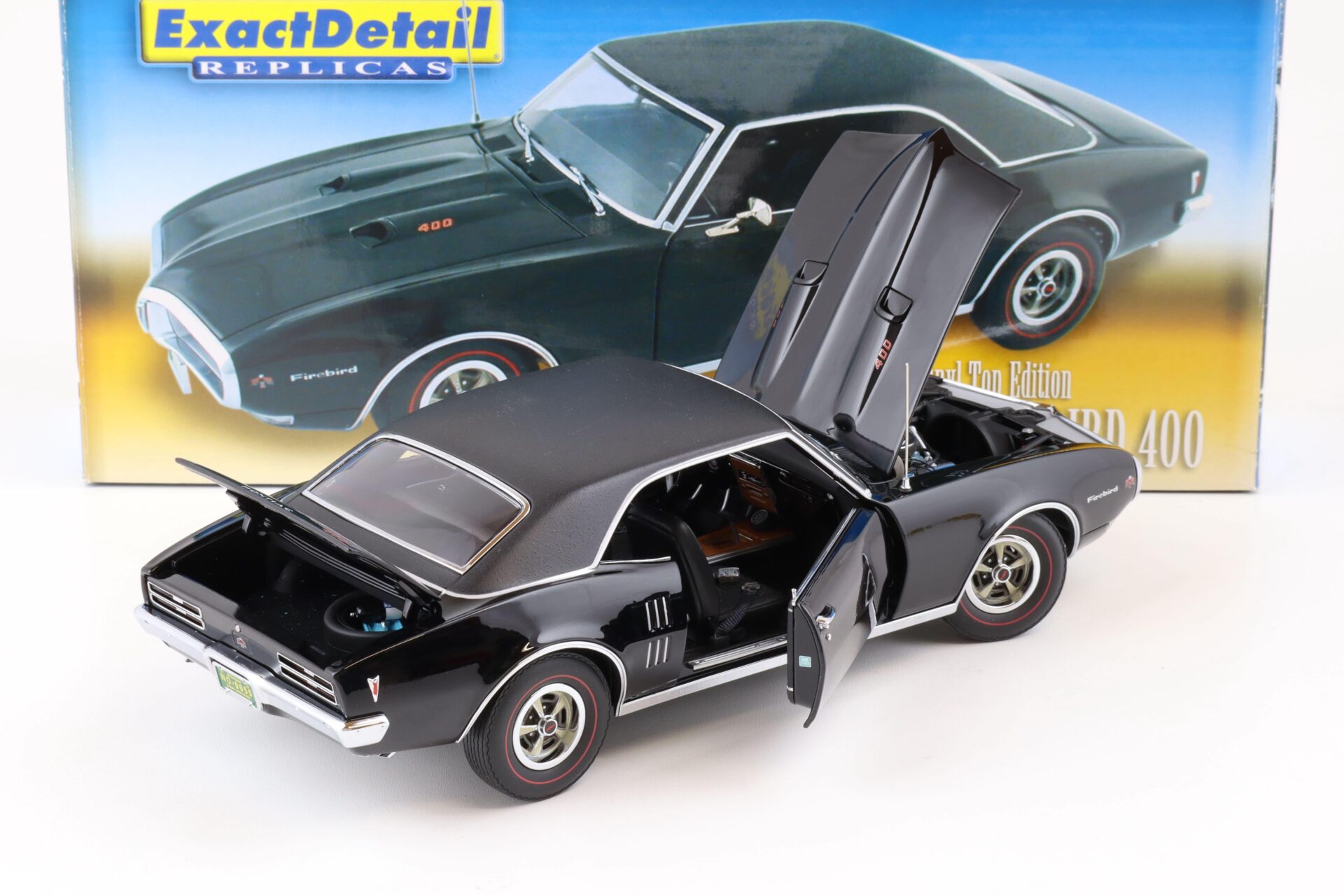 1:18 Exact Detail 1968 Pontiac Firebird 400 Coupe black with vinyl roof
