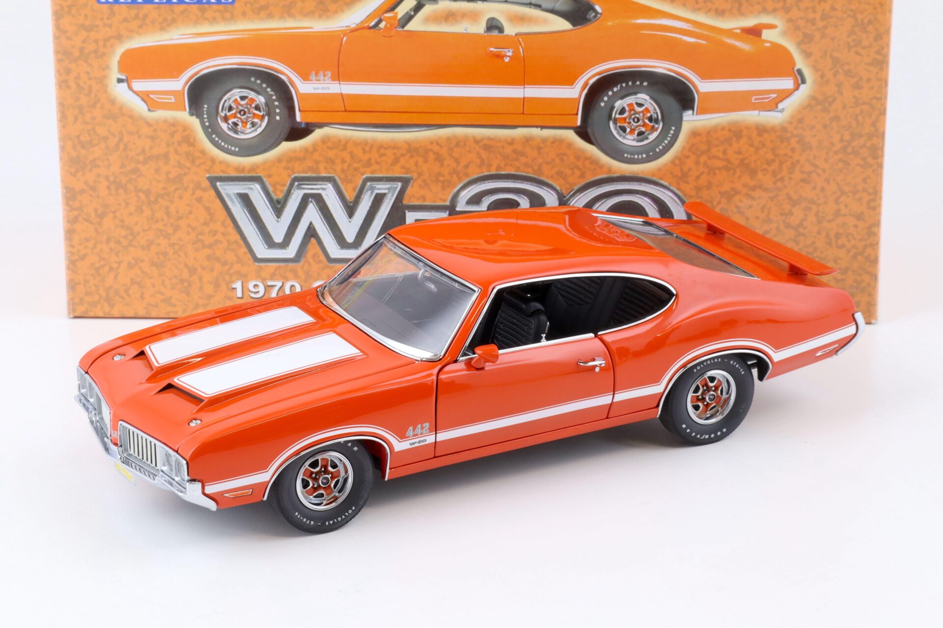 ID 75743 orig.jpg 1:18 Exact Detail 1970 Oldsmobile 442 W-30 Coupe orange/ white