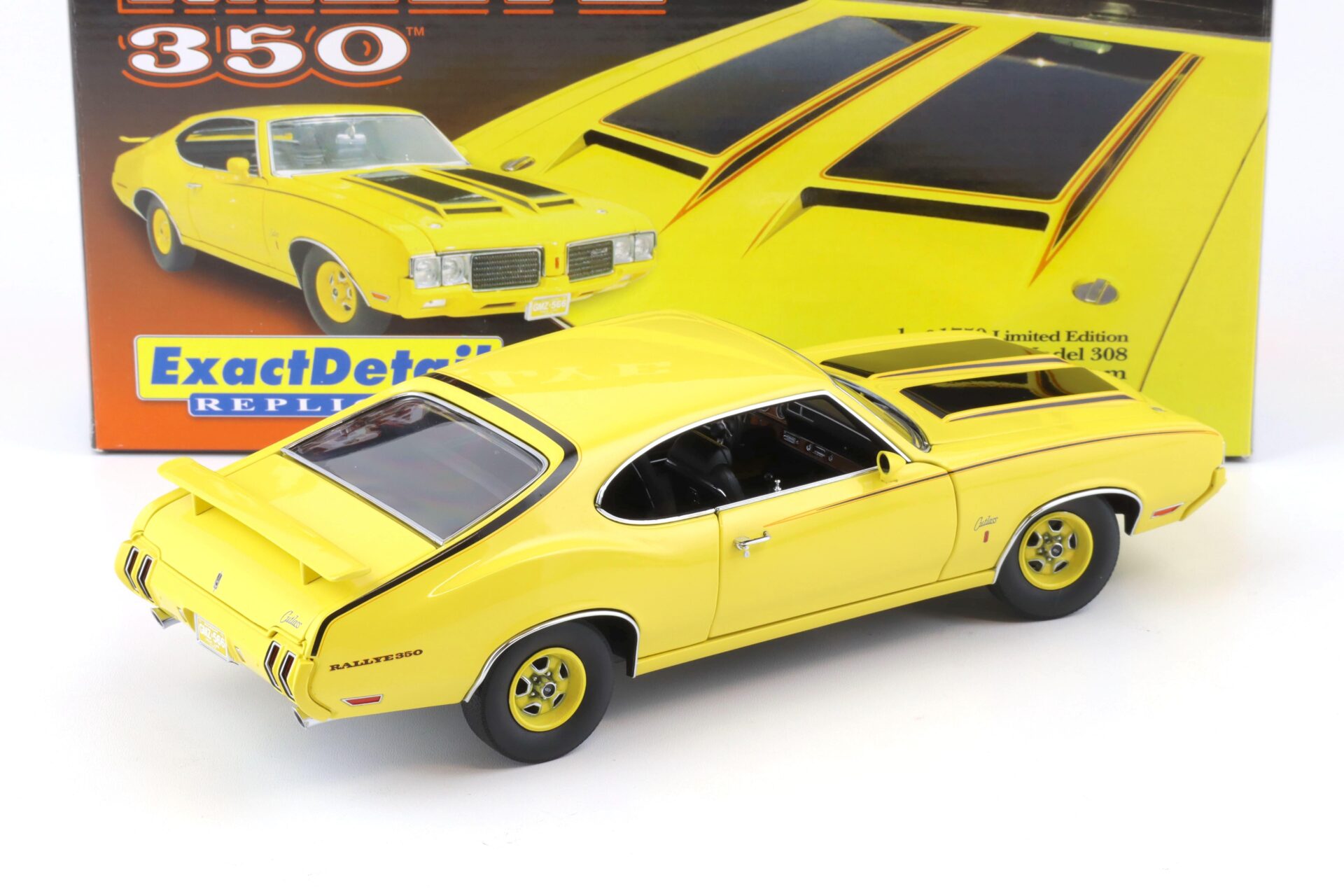 1:18 Exact Detail 1970 Oldsmobile Cutlass Rallye 350 yellow/ black