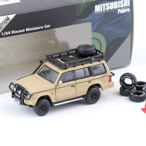 1:64 BMC BM Creations 1996 Mitsubishi Pajero 2nd. Gen. RHD Jungle Pack matt ivory