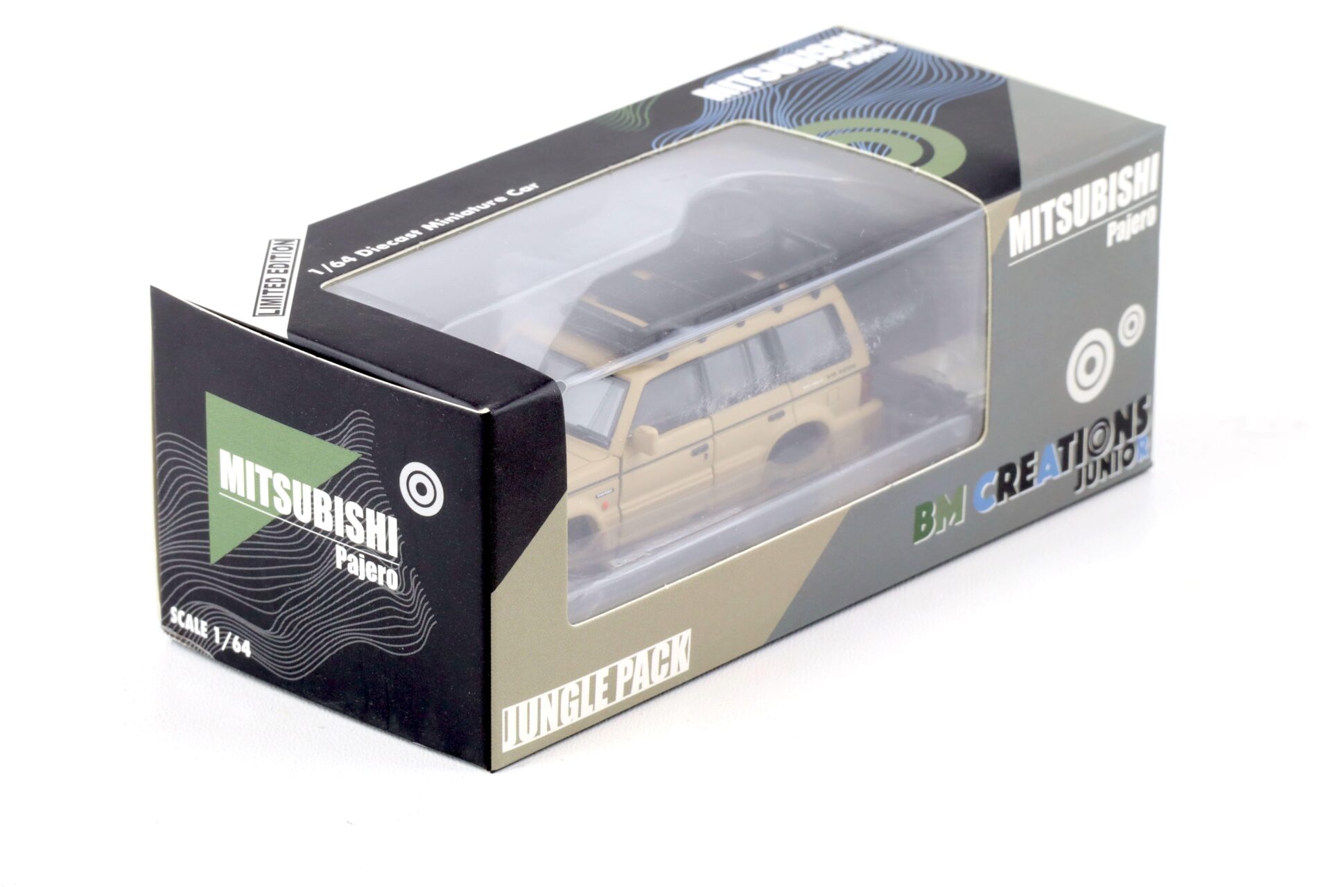 1:64 BMC BM Creations 1996 Mitsubishi Pajero 2nd. Gen. RHD Jungle Pack matt ivory