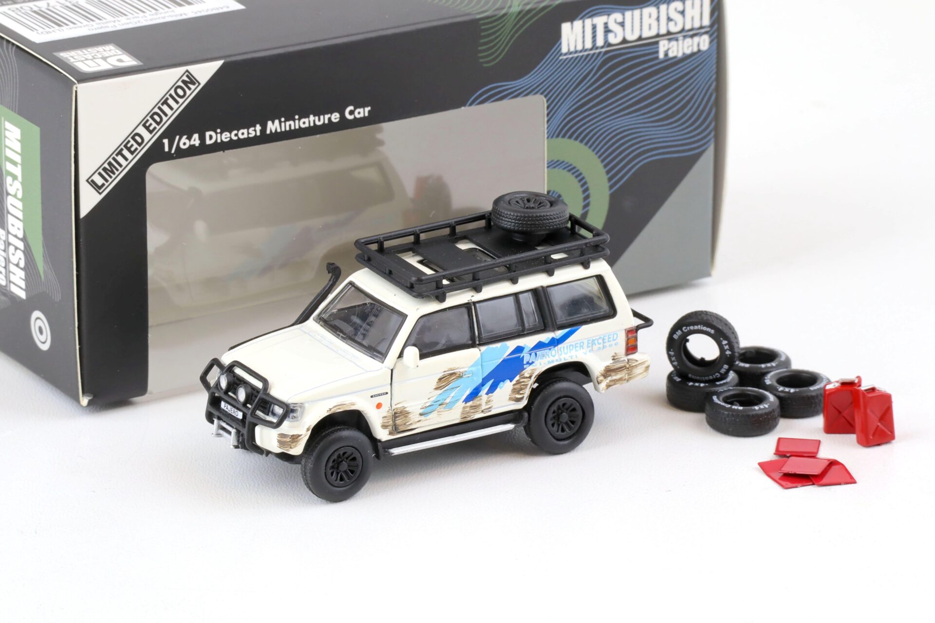 1:64 BMC BM Creations 1996 Mitsubishi Pajero 2nd. Gen. RHD Jungle Pack white