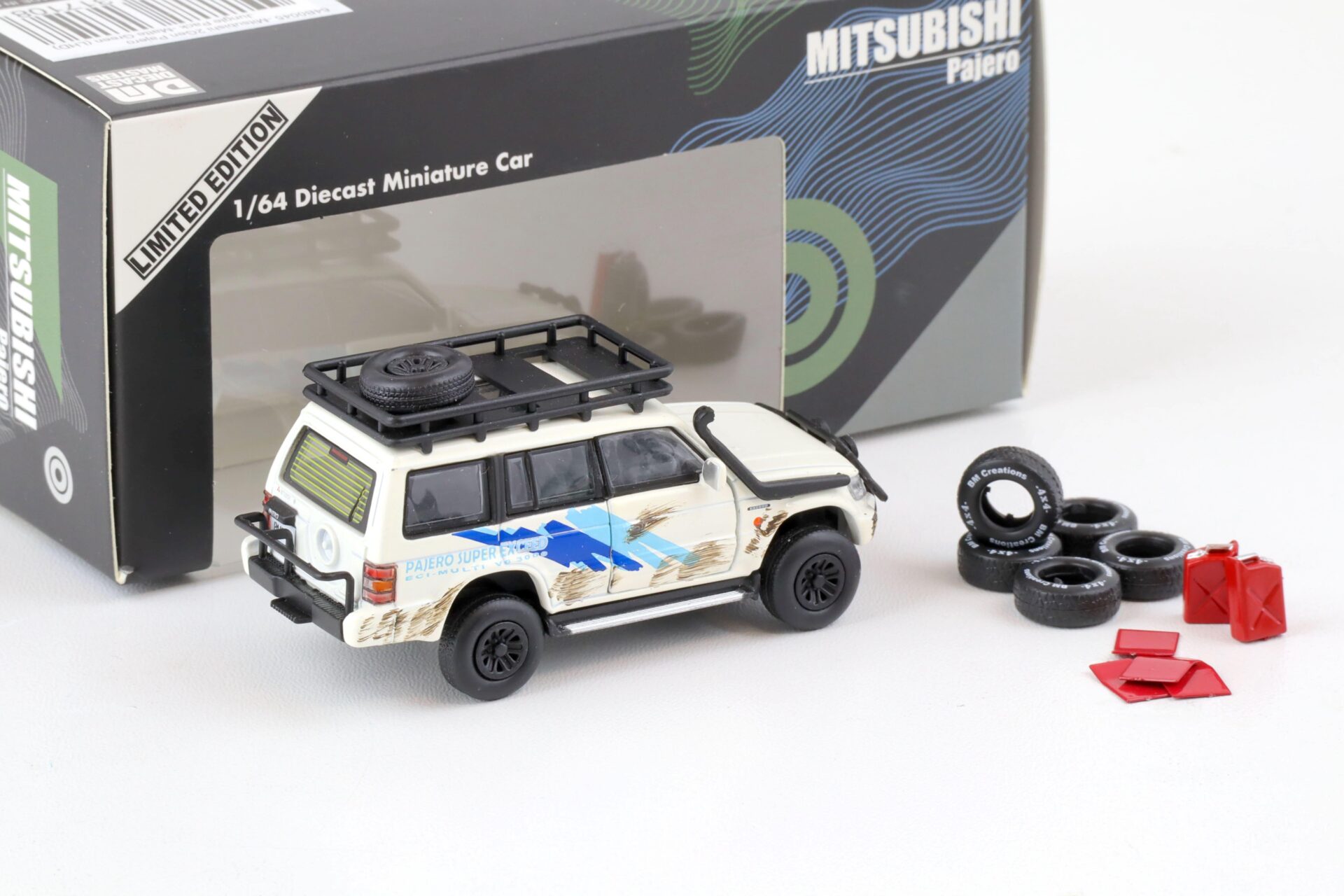 1:64 BMC BM Creations 1996 Mitsubishi Pajero 2nd. Gen. RHD Jungle Pack white