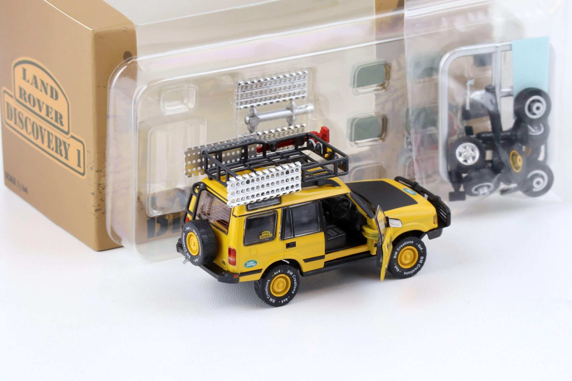 1:64 BMC BM Creations 1998 Land Rover Discovery 1 RHD Camel Trophy yellow