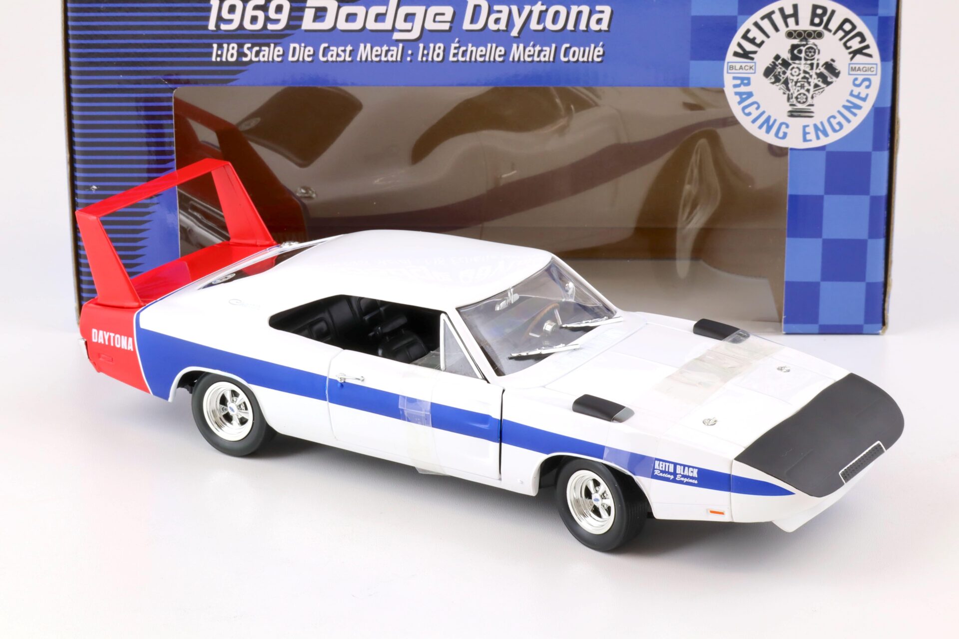 1:18 ERTL 1969 Dodge Daytona Keith Black Racing Engines white/blue/red