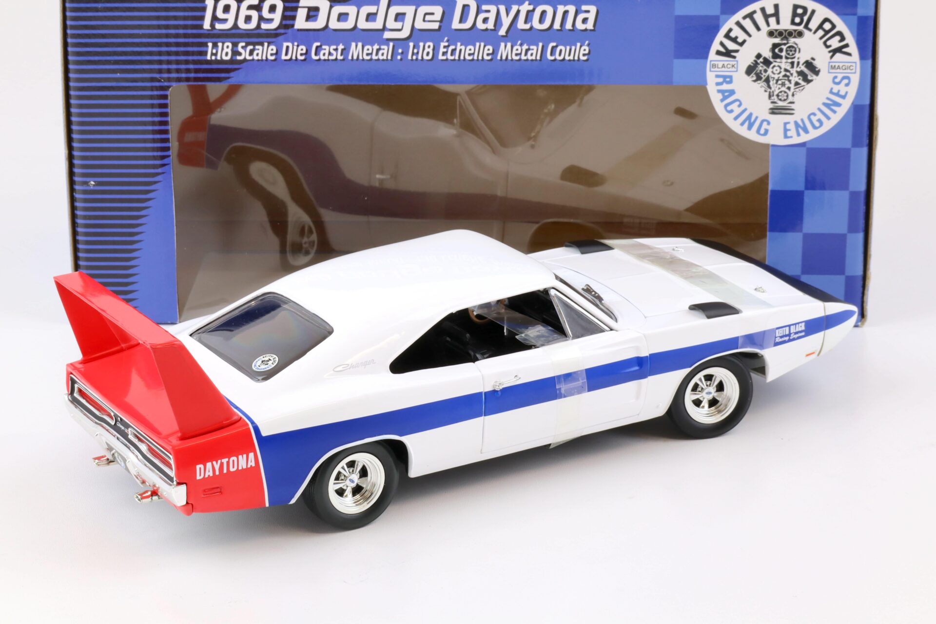 1:18 ERTL 1969 Dodge Daytona Keith Black Racing Engines white/blue/red