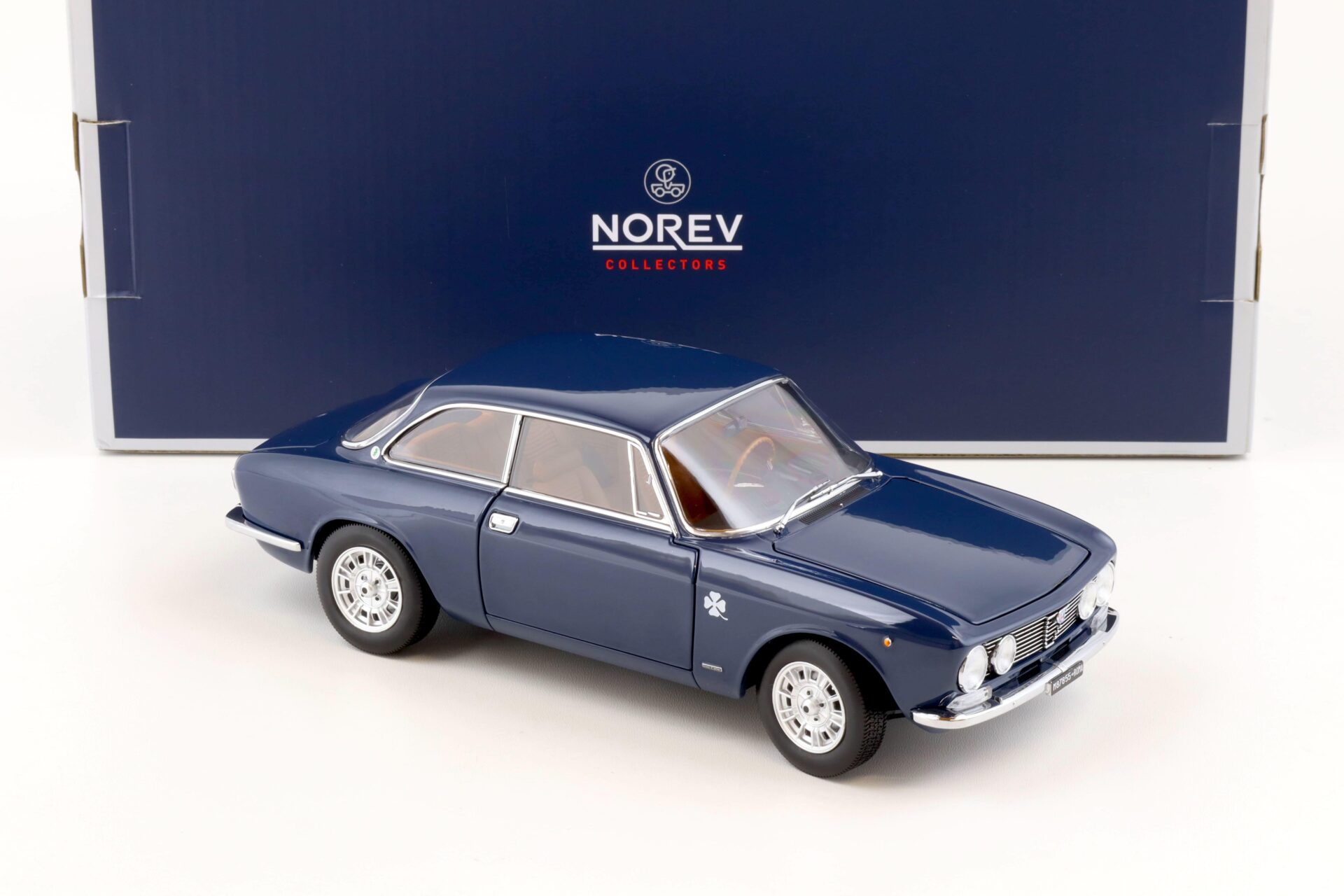 1:18 Norev Alfa Romeo 1300 GT Junior Coupe 1973 dark blue - Limited 500 pcs.
