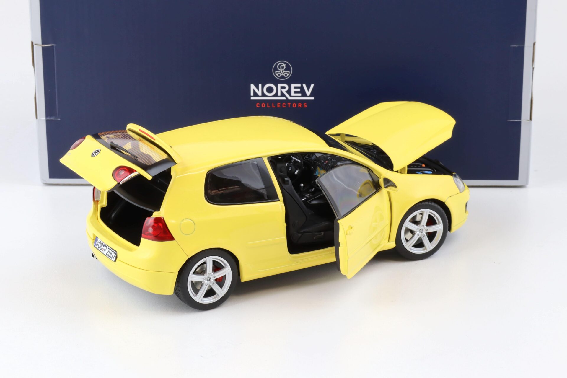 1:18 Norev VW Golf V GTI Pirelli Edition yellow 2007 - Limited 1000 pcs.