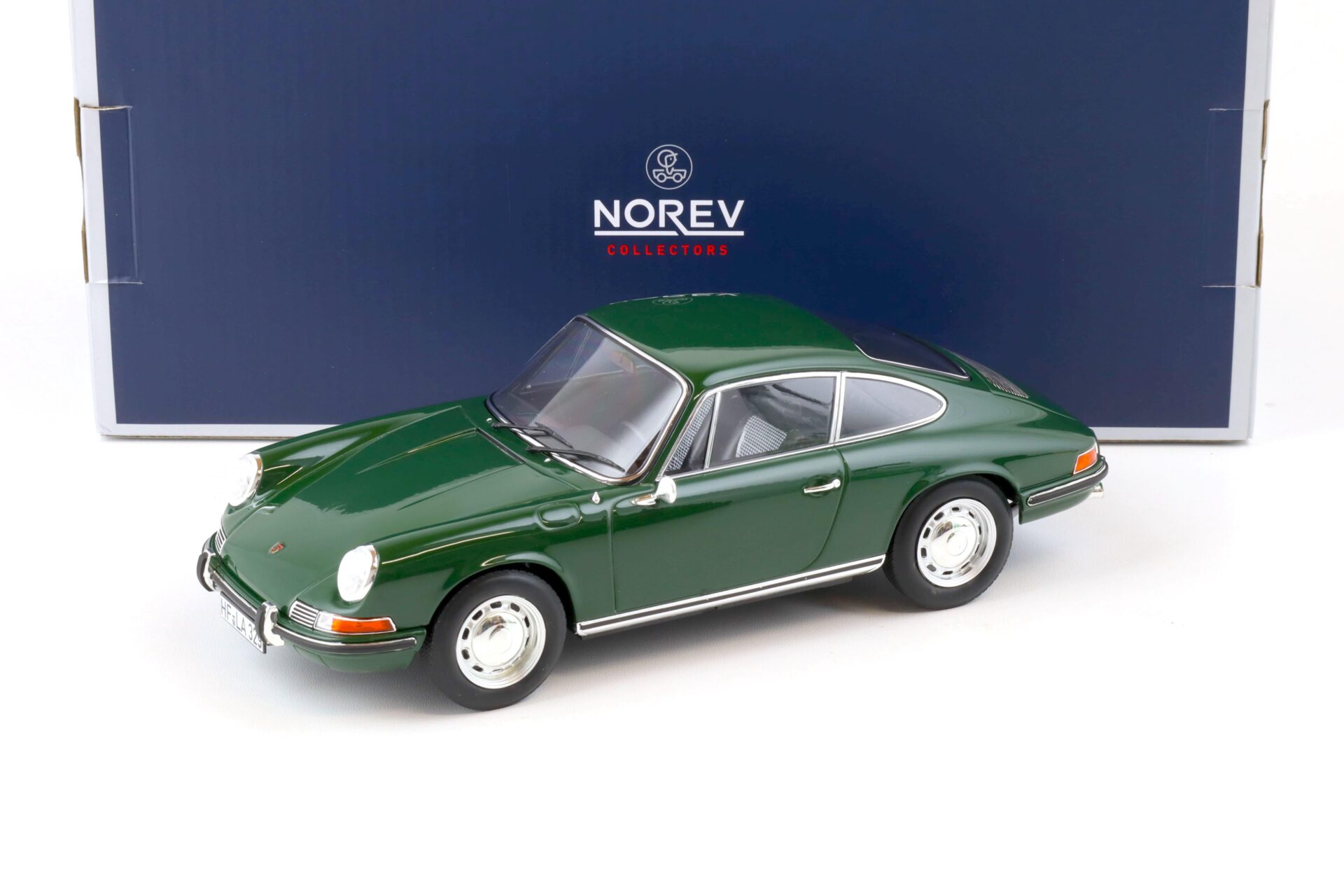 ID 75985 orig.jpg 1:18 Norev Porsche 911 L Coupe 1968 irish green 187640