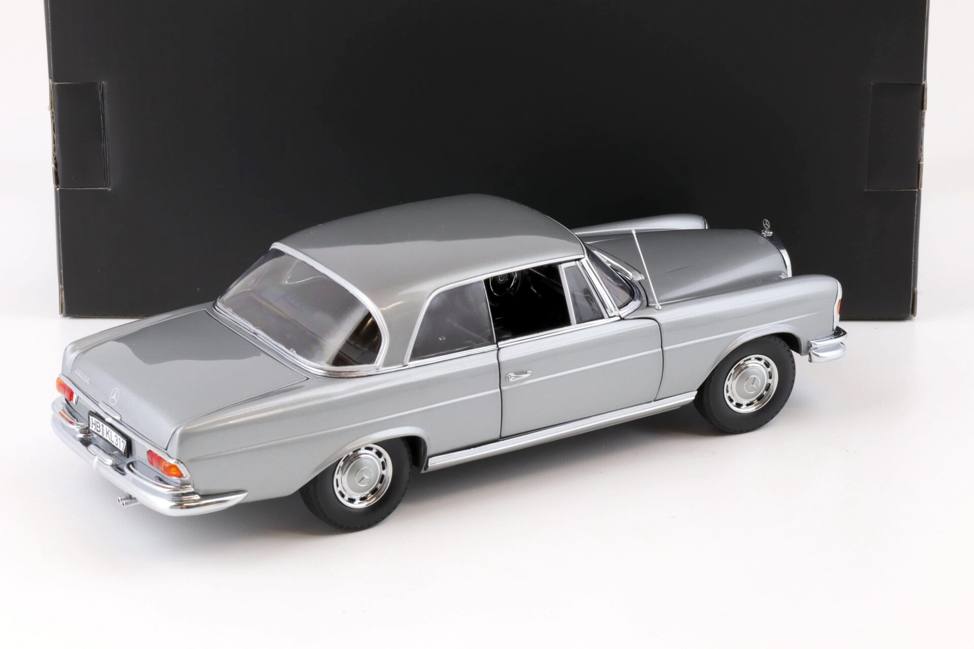 1:18 Norev Mercedes 280 SE CoupÃ© 1969 grey metallic 183529