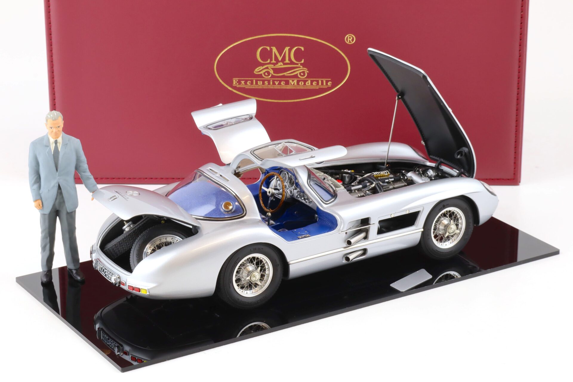 1:18 CMC Mercedes 300 SLR Coupe 1955 silver/ blue with figure M-246 - Limited 500 pcs.