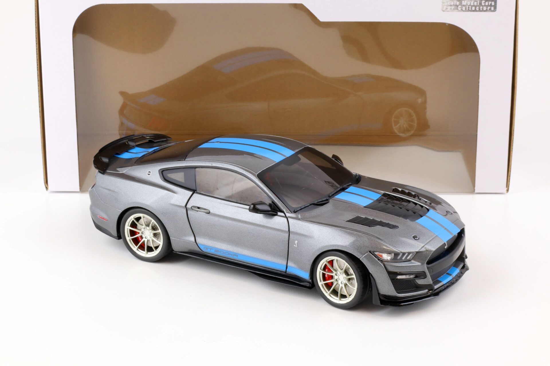 1:18 Solido Ford Mustang Shelby GT500-KR Coupe grey metallic/ blue stripes