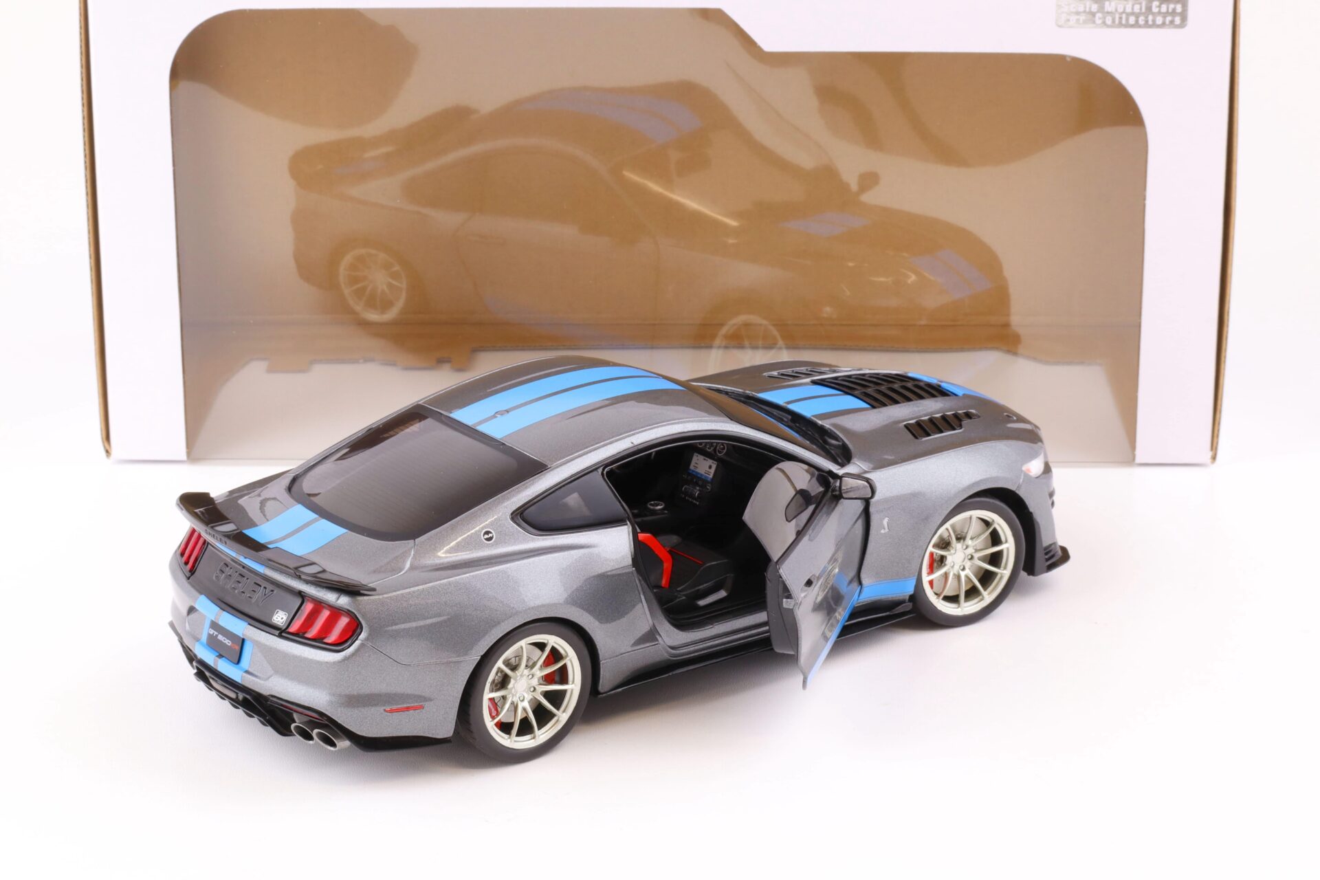 1:18 Solido Ford Mustang Shelby GT500-KR Coupe grey metallic/ blue stripes