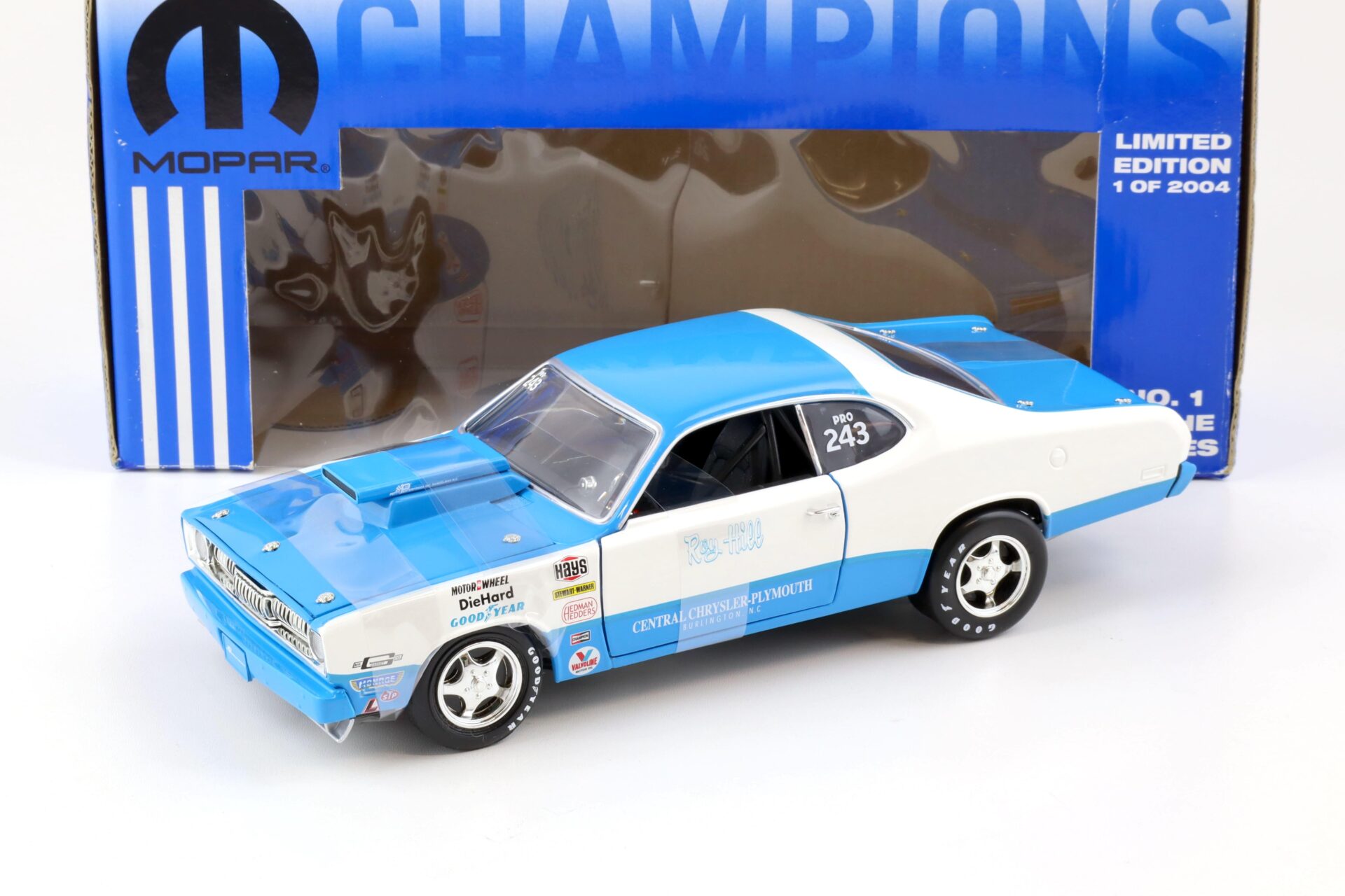 ID 76077 orig.jpg 1:18 ERTL 1972 Plymouth Duster Roy Hill MOPAR Champions white/ blue