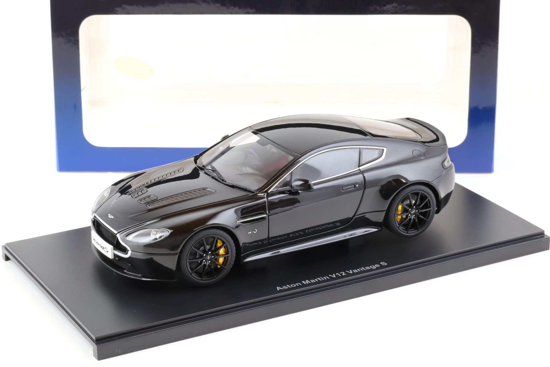 ID 76136 orig 1.jpg 1:18 AUTOart Aston Martin V12 Vantage S Coupe Jet black 2015