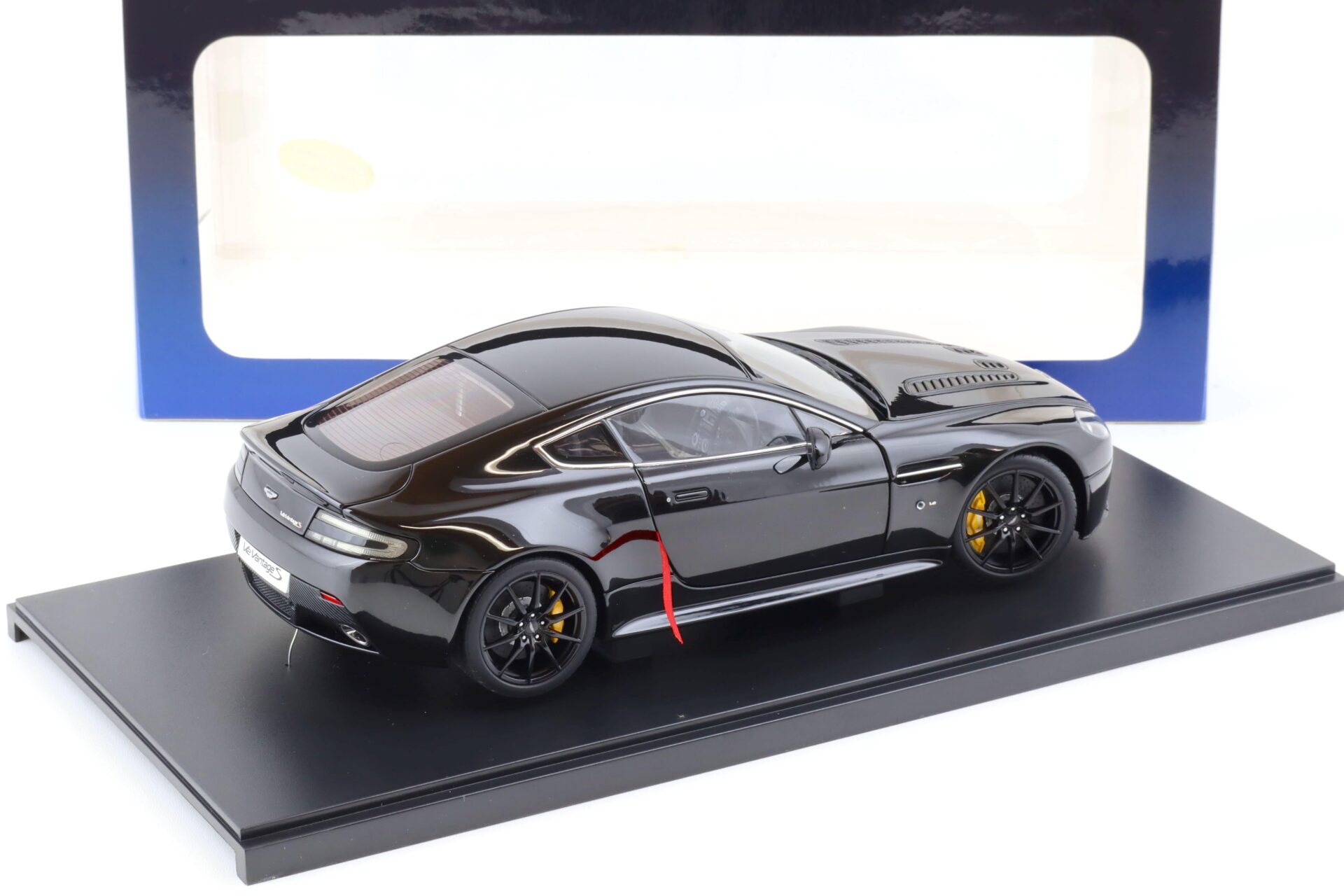 1:18 AUTOart Aston Martin V12 Vantage S Coupe Jet black 2015