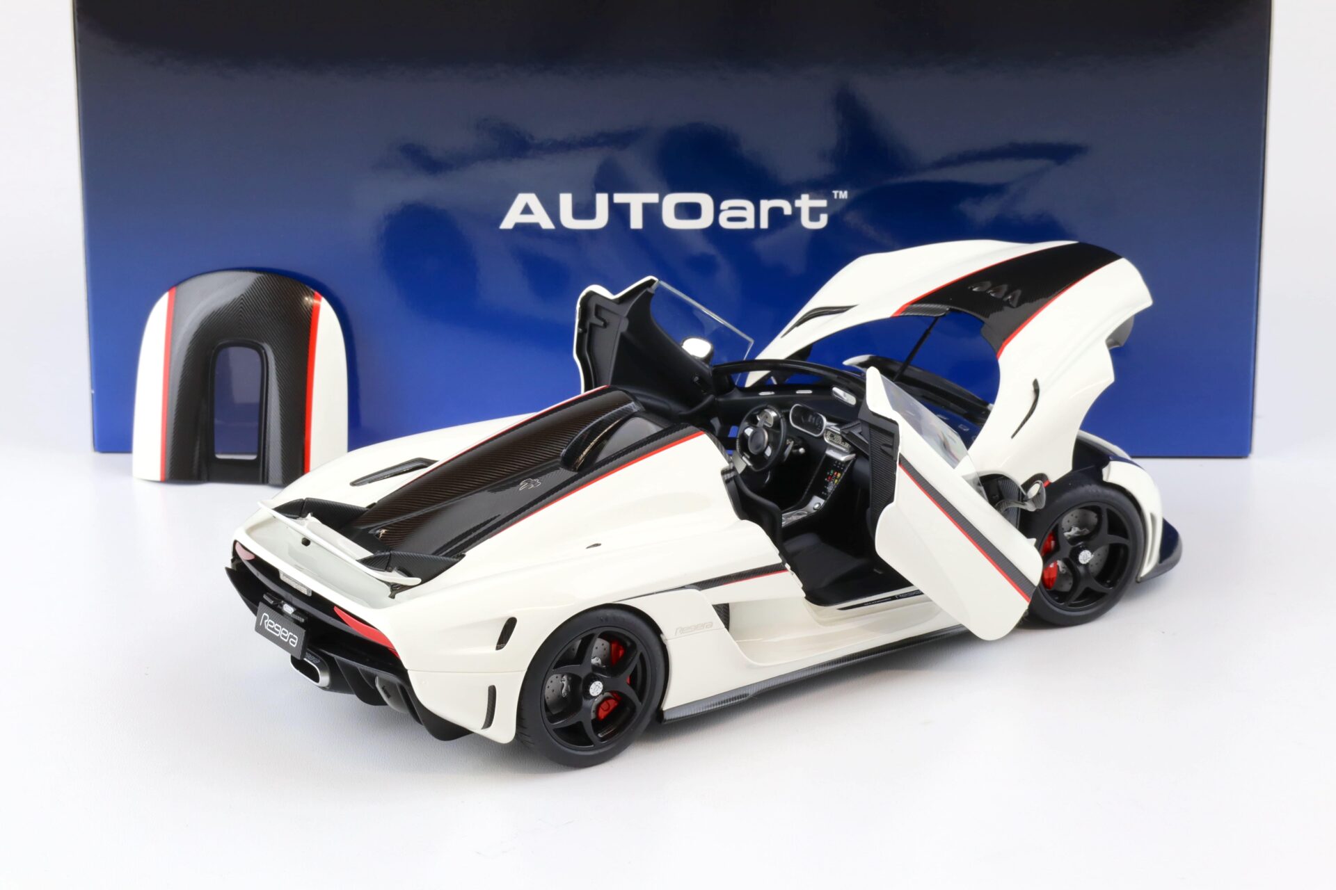 1:18 AUTOart Koenigsegg Regera 2016 crystal white/ Carbon/ red accents