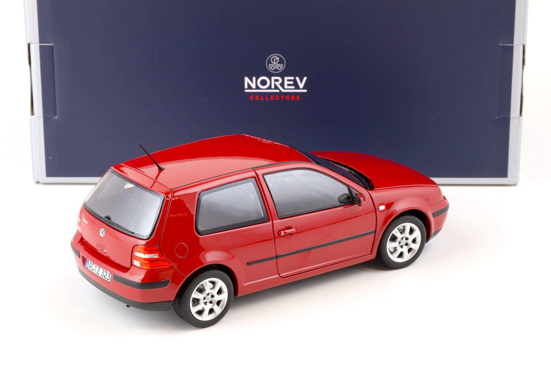 1:18 Norev VW Golf 4 red 2002
