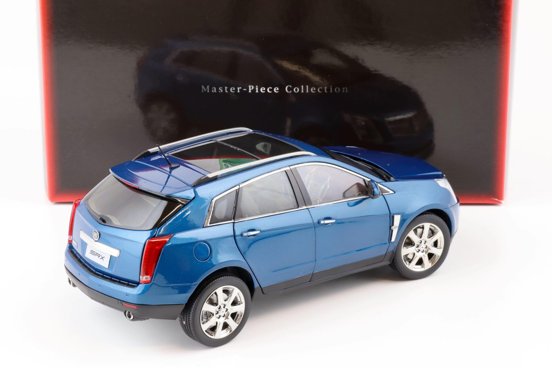 1:18 Kyosho Cadillac SRX Crossover SUV blue metallic G003BL
