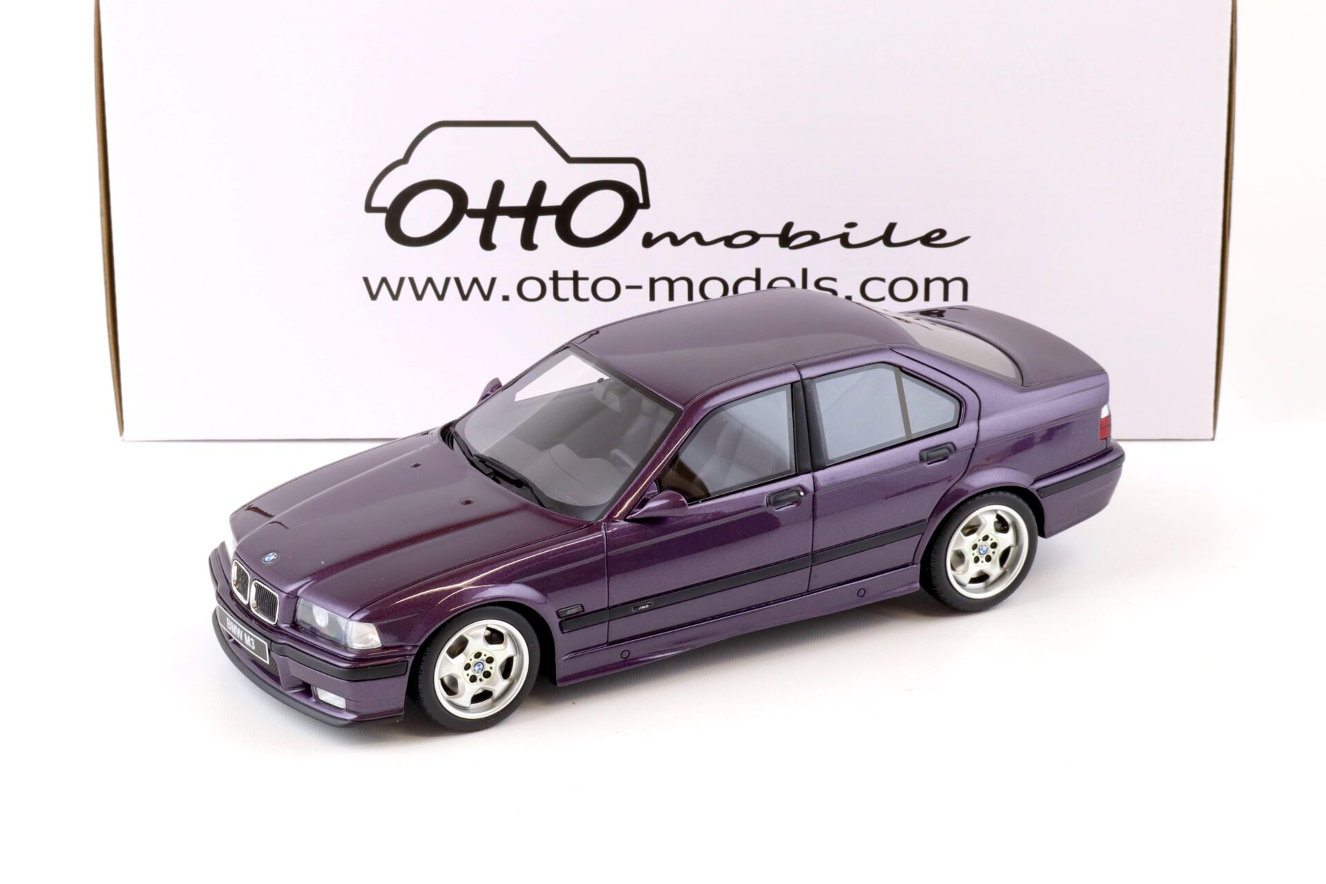 ID 76724 orig 1.jpg 1:18 OTTO mobile OT307 BMW M3 (E36) Limousine violet metallic