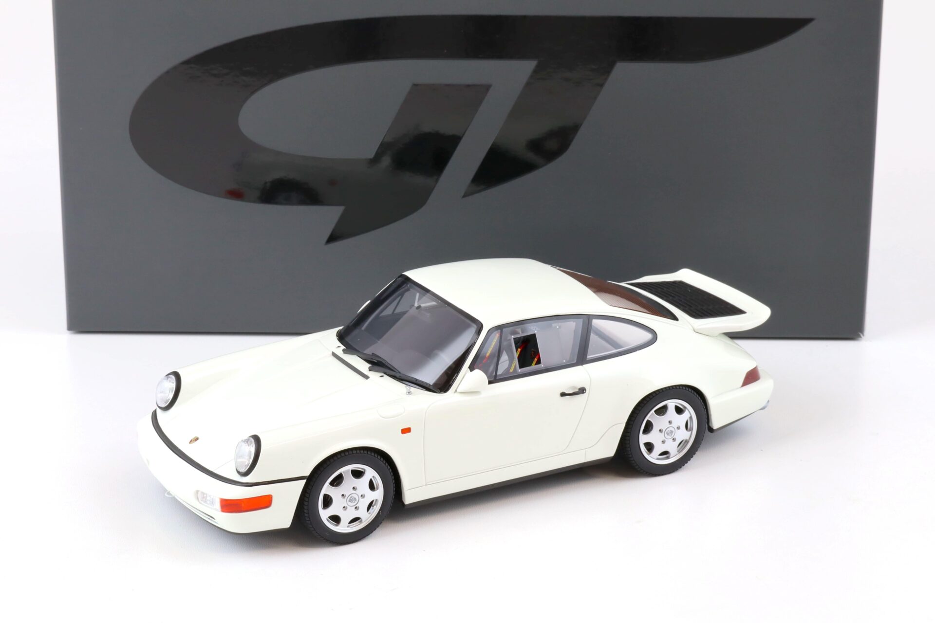 ID 76750 orig 1.jpg 1:18 GT Spirit GT319 Porsche 911 (964) Carrera 4 Lightweight grand prix white
