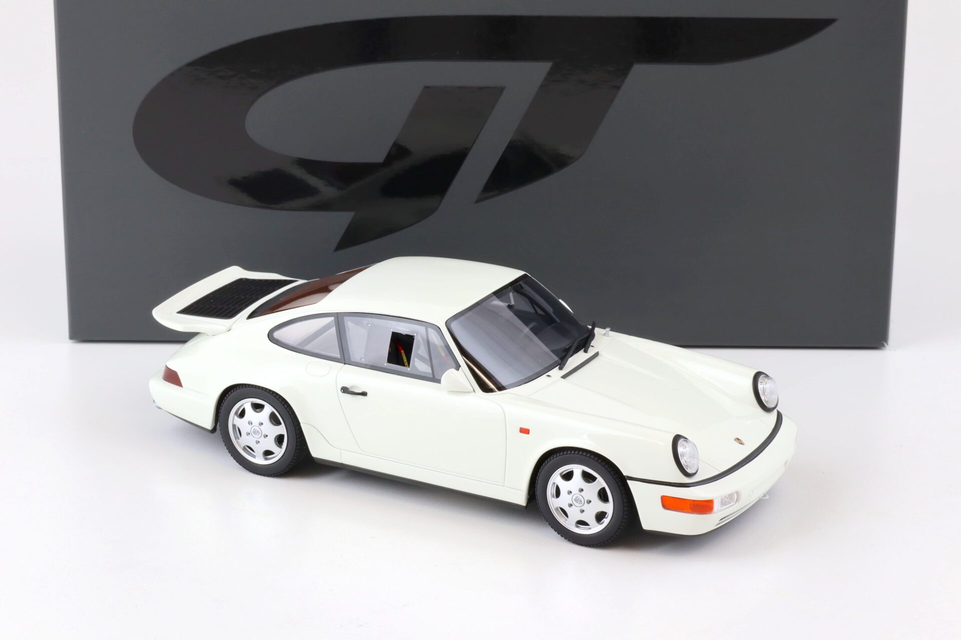 1:18 GT Spirit GT319 Porsche 911 (964) Carrera 4 Lightweight grand prix white