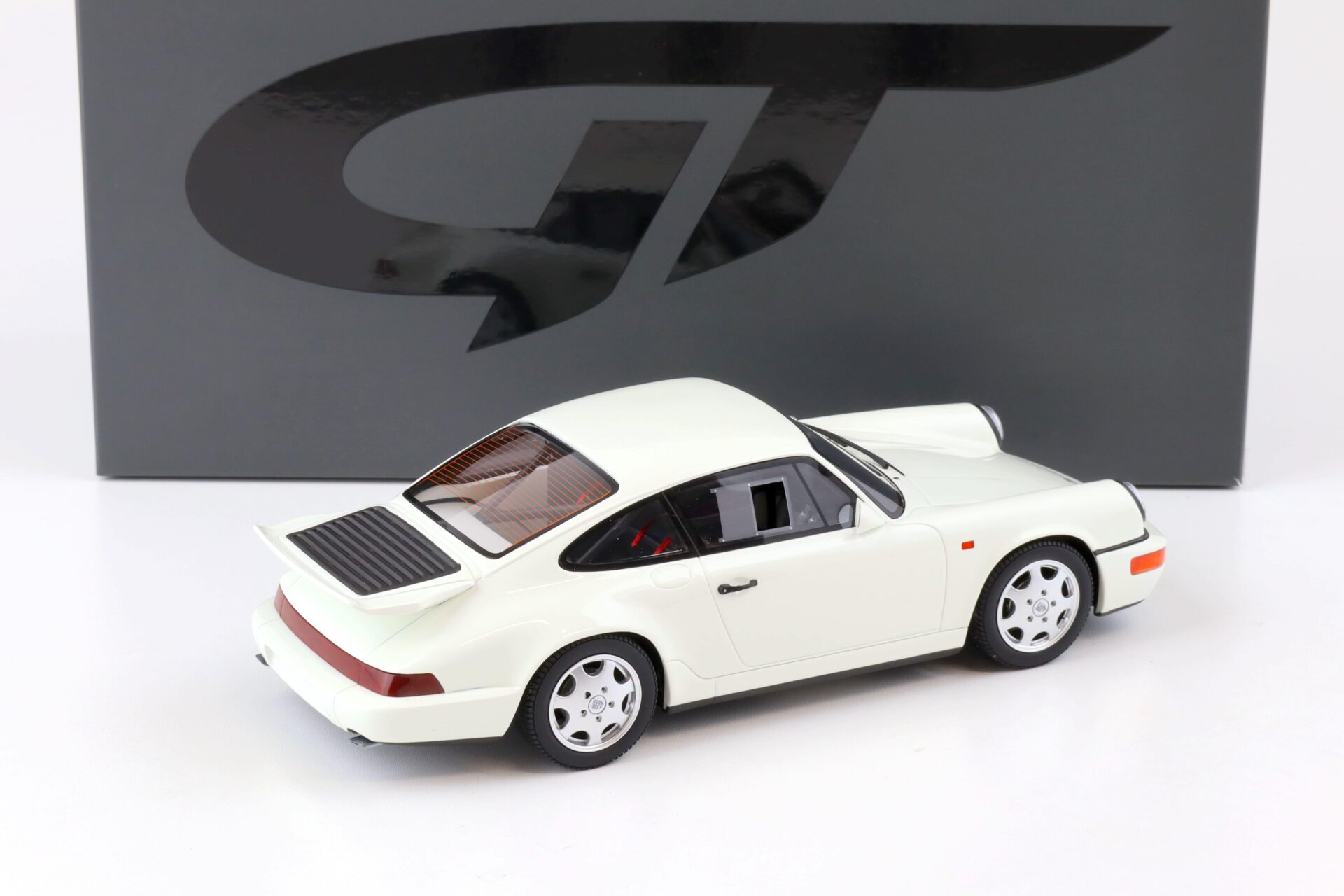 1:18 GT Spirit GT319 Porsche 911 (964) Carrera 4 Lightweight grand prix white