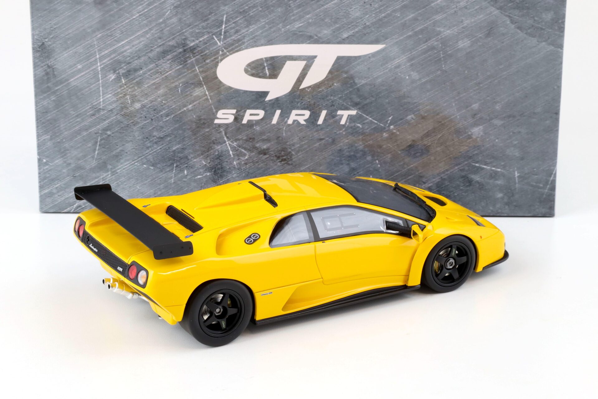 1:18 GT Spirit Kyosho GTS18509Y Lamborghini Diablo GTR Coupe yellow