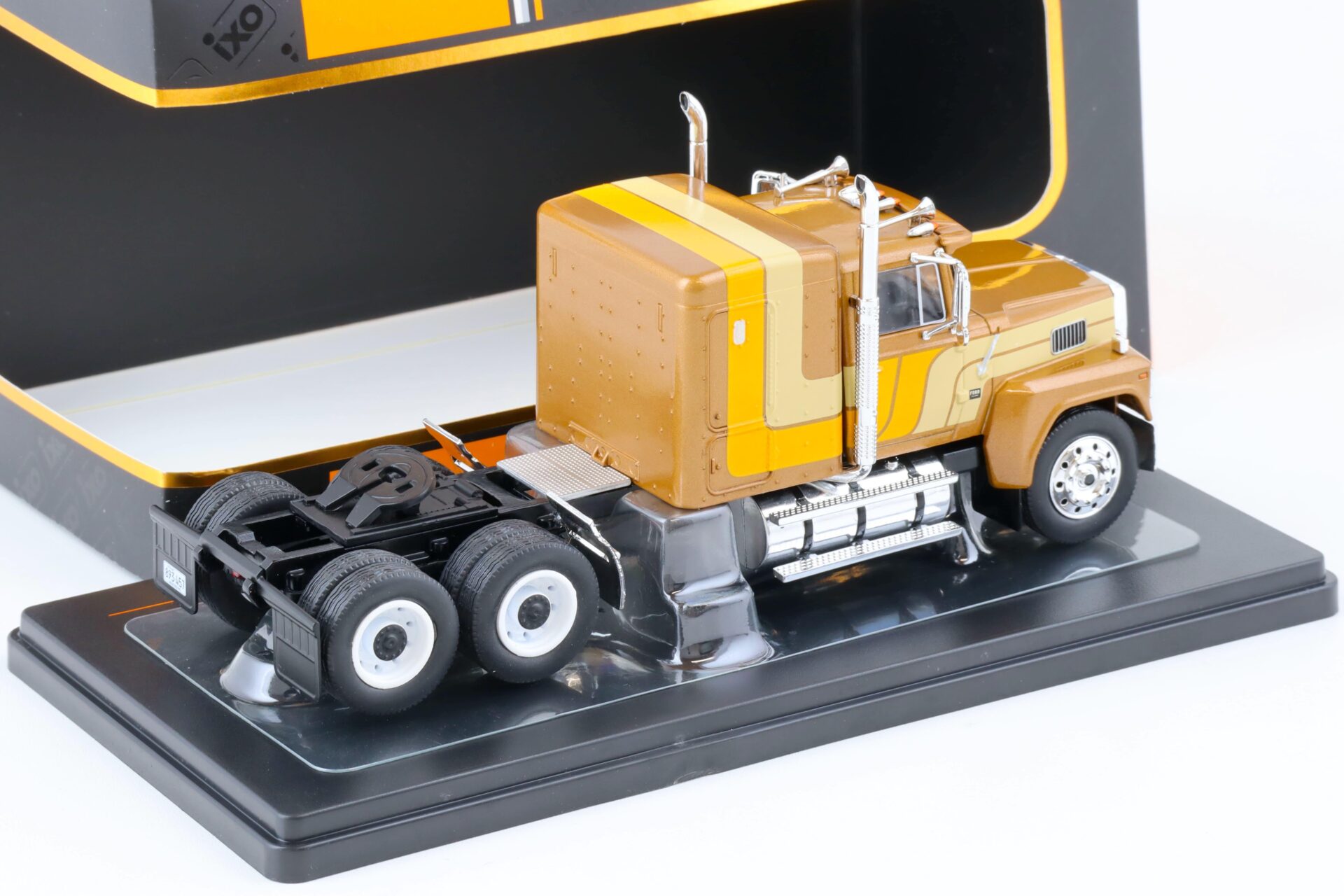 1:43 IXO Ford LTL-9000 SZM Truck 1978 metallic brown/ orange+beige