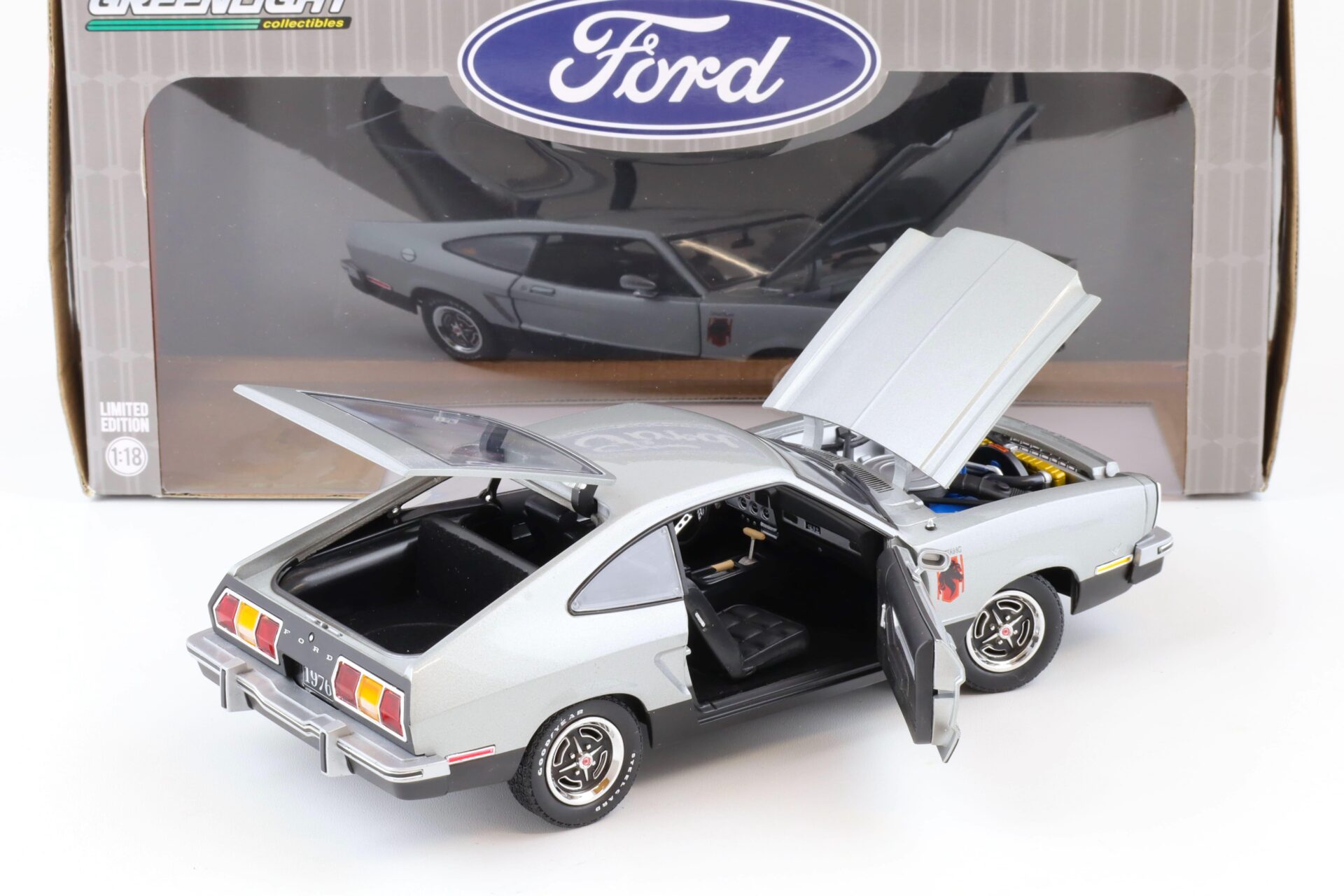 1:18 Greenlight 1976 Ford Mustang II Stallion silver metallic