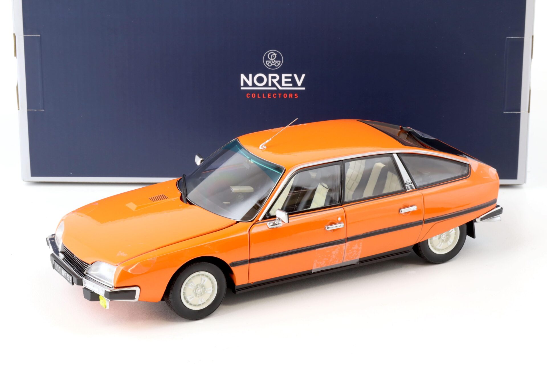 ID 77259 orig.jpg 1:18 Norev 1977 Citroen CX 2400 GTI mandarine orange