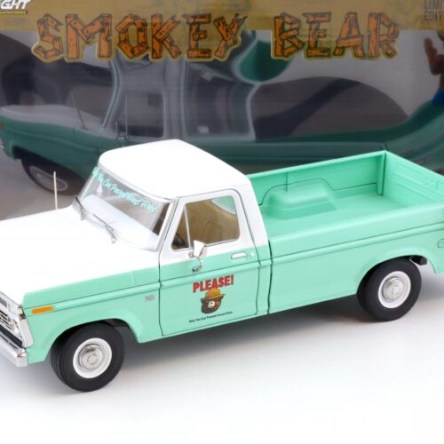 1:18 Greenlight 1975 Ford F-100 Ranger Pick-Up Forest Service with Smokey Bear Figure