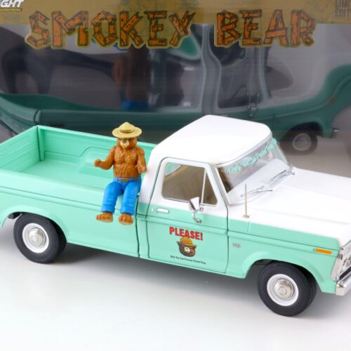 1:18 Greenlight 1975 Ford F-100 Ranger Pick-Up Forest Service with Smokey Bear Figure